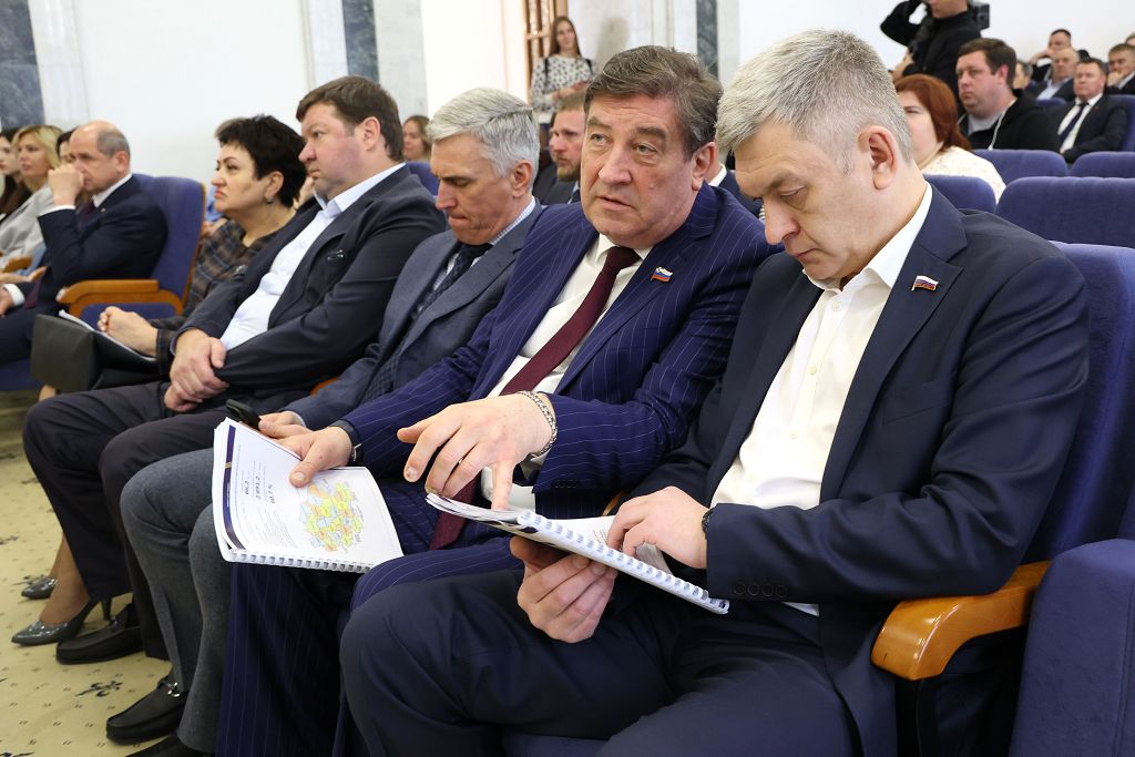 Краевые законодатели провели публичные слушания по отчету об исполнении бюджета Ставрополья 2022 года