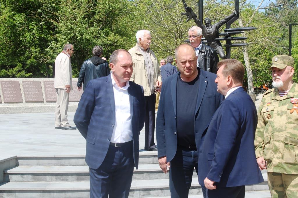Сергей Шевелев принял участие в памятном мероприятии у мемориала погибшим при исполнении воинского долга