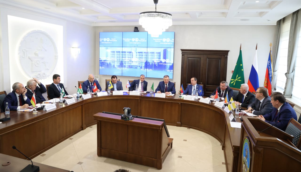 Дума Ставропольского края подписала соглашение о сотрудничестве с Государственным Советом – Хасэ Республики Адыгея
