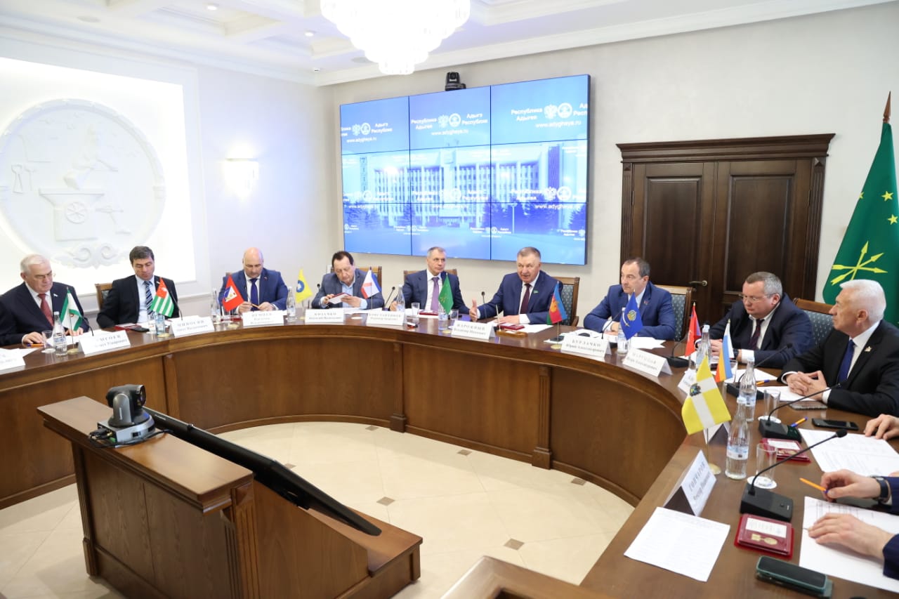 Дума Ставропольского края подписала соглашение о сотрудничестве с Государственным Советом – Хасэ Республики Адыгея