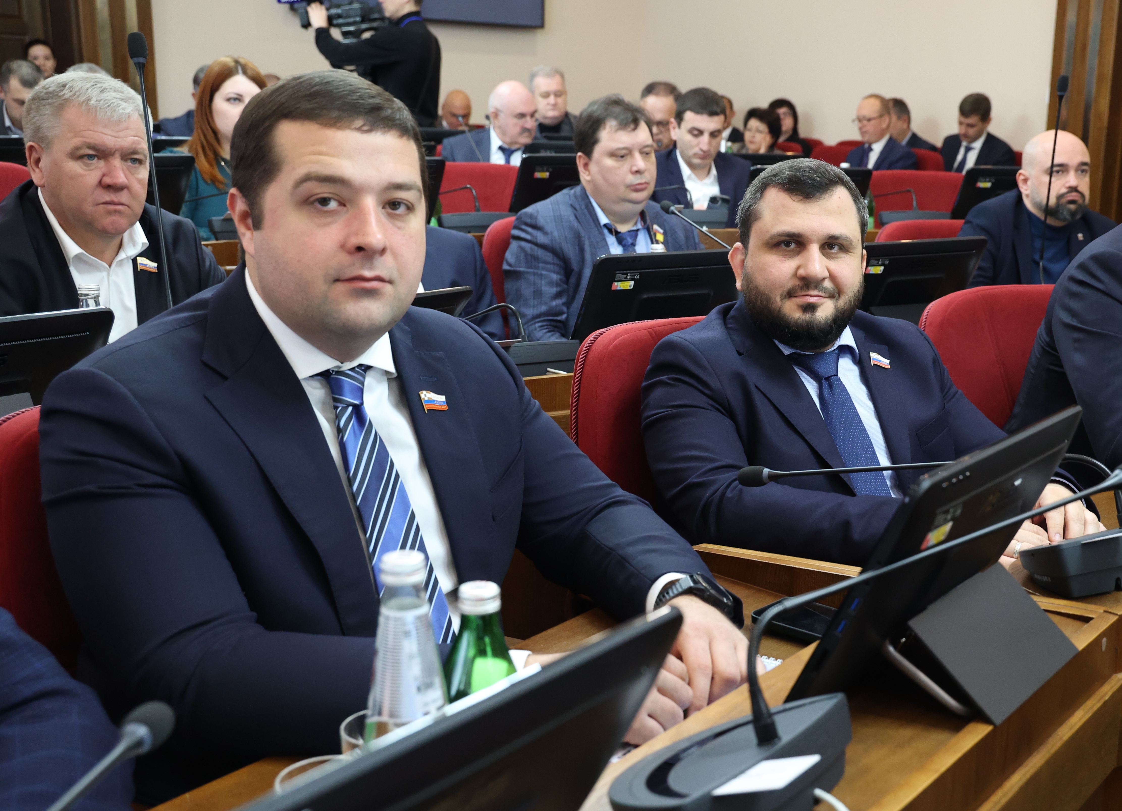 Депутата Жаника Гончарова поблагодарил за поддержку коллектив Ессентукской школы