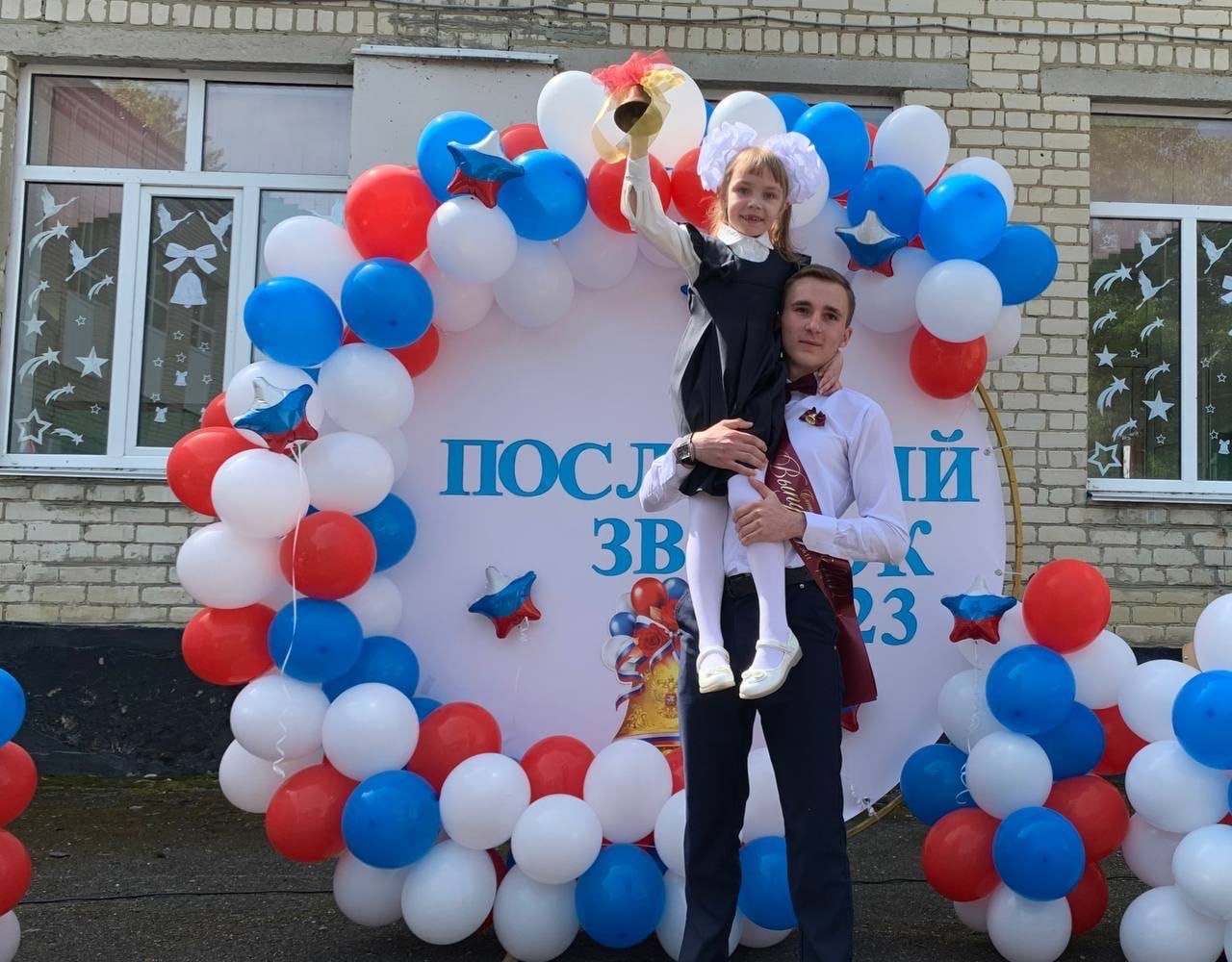 Краевые депутаты поздравили выпускников с окончанием учебного года