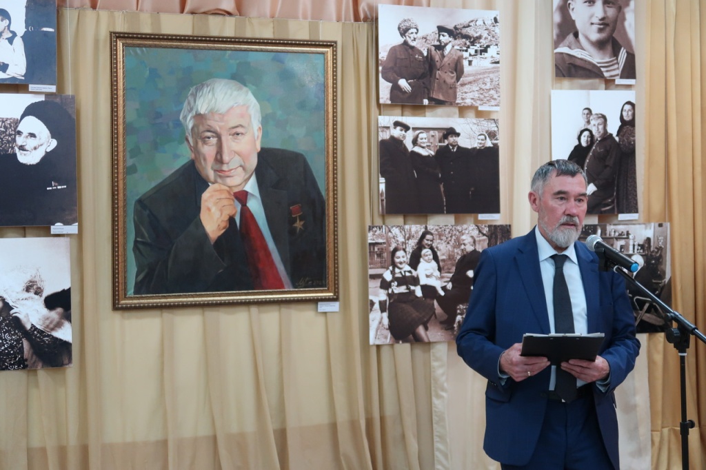 Виктор Надеин принял участие в открытии выставки «Дагестан Расула Гамзатова»