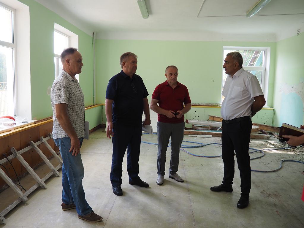 Депутаты призвали завершить строительство школы и детских садов в Кочубеевском округе