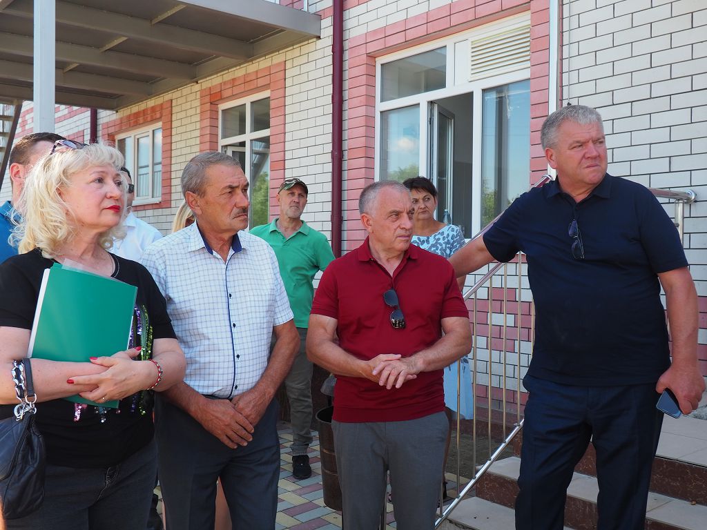 Депутаты призвали завершить строительство школы и детских садов в Кочубеевском округе