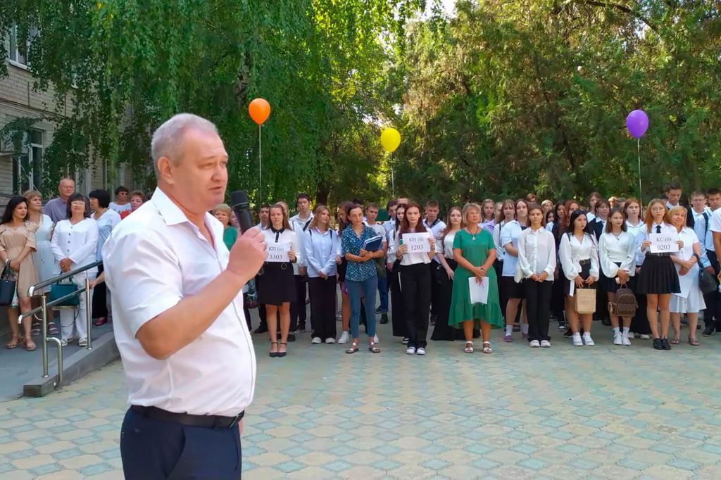 Депутаты Думы поздравили ставропольских школьников и студентов с началом нового учебного года
