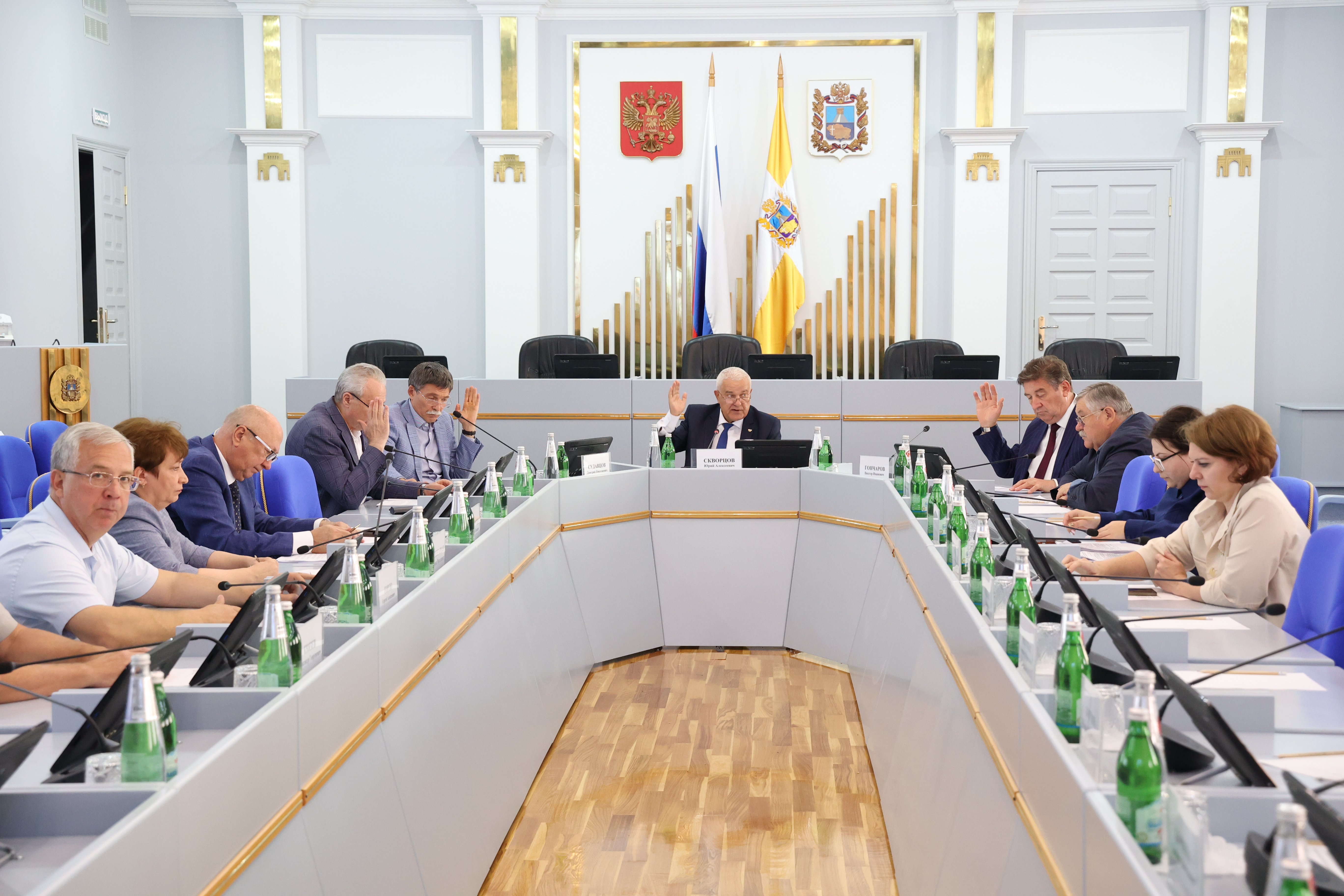 Для лиц, замещающих государственные должности Ставропольского края, установят порядок уведомления о фактах склонения к коррупции