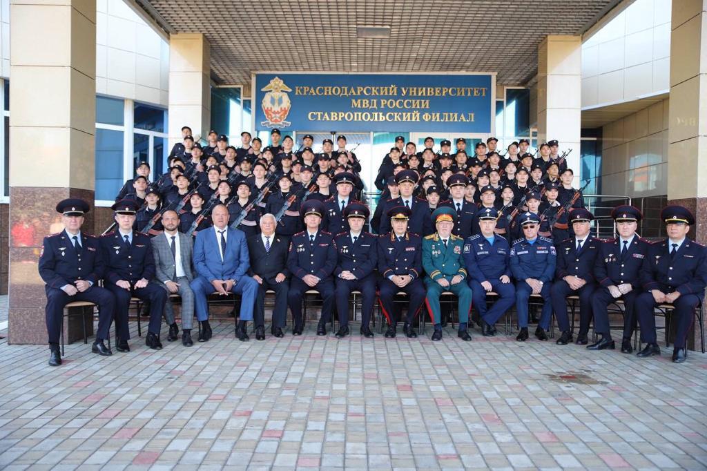 Первокурсники Ставропольского филиала университета МВД приняли Присягу сотрудника органов внутренних дел Российской Федерации