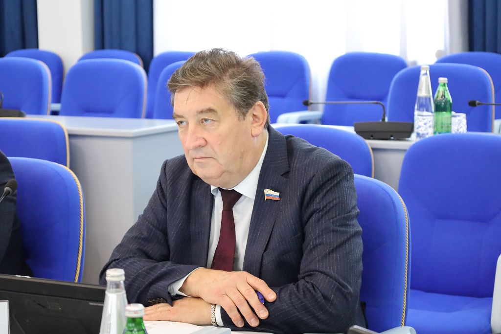 На октябрьском заседании депутаты планируют внести изменения в закон, регулирующий розничную продажу алкогольной продукции