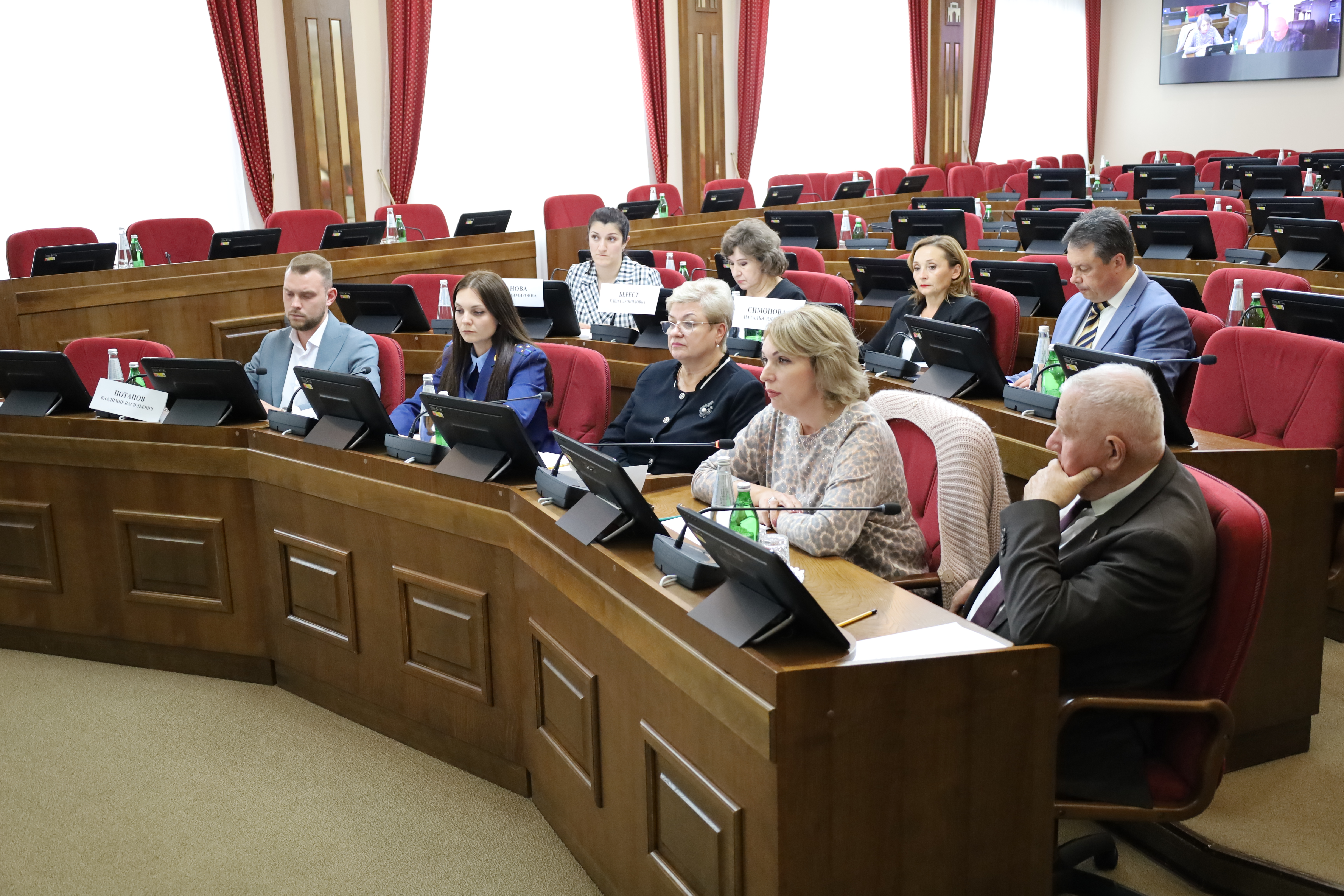 Депутаты предлагают расширить реализацию модели  долговременного ухода на все округа края