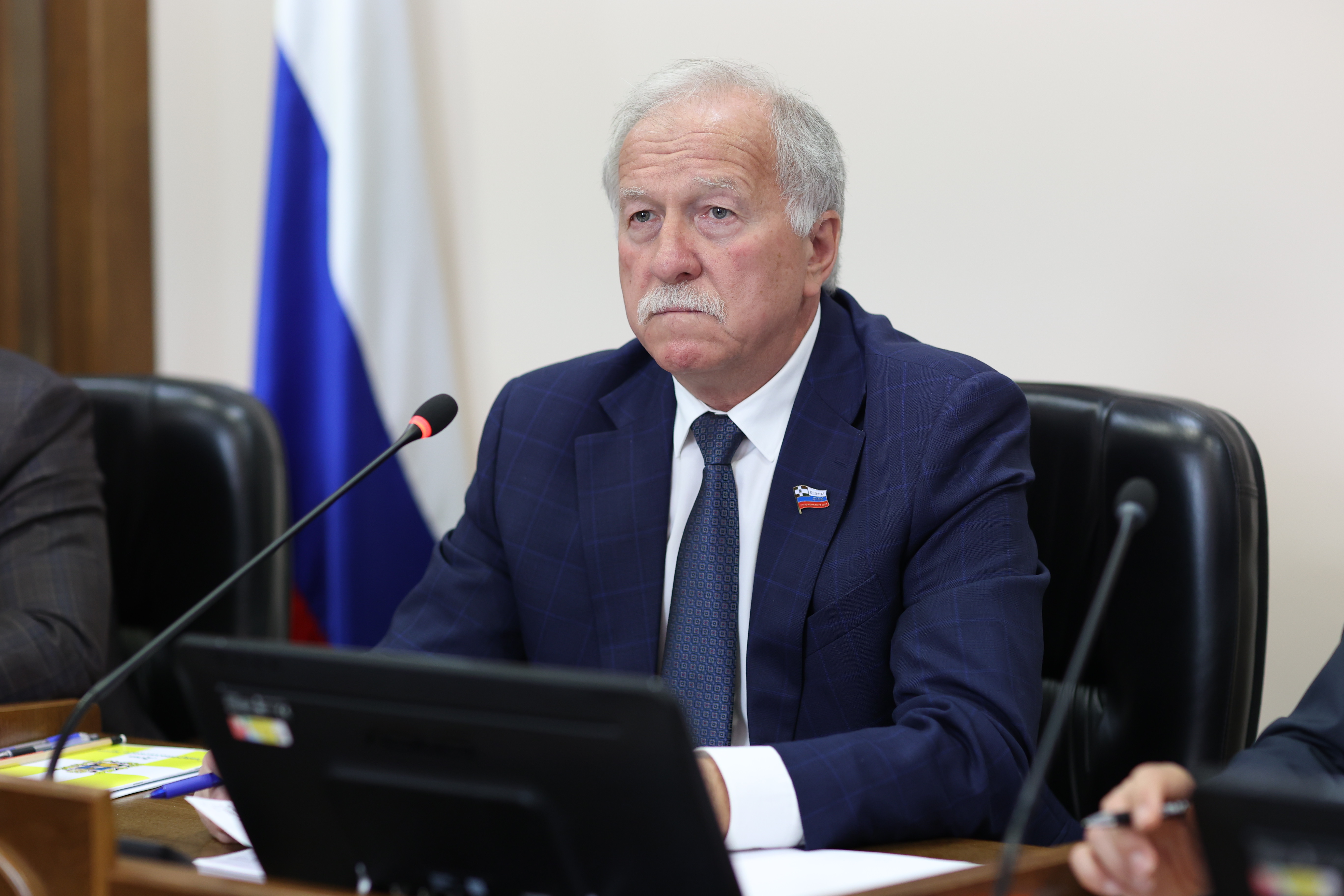 На октябрьском заседании Думы Ставрополья приняты изменения в ряд краевых законов
