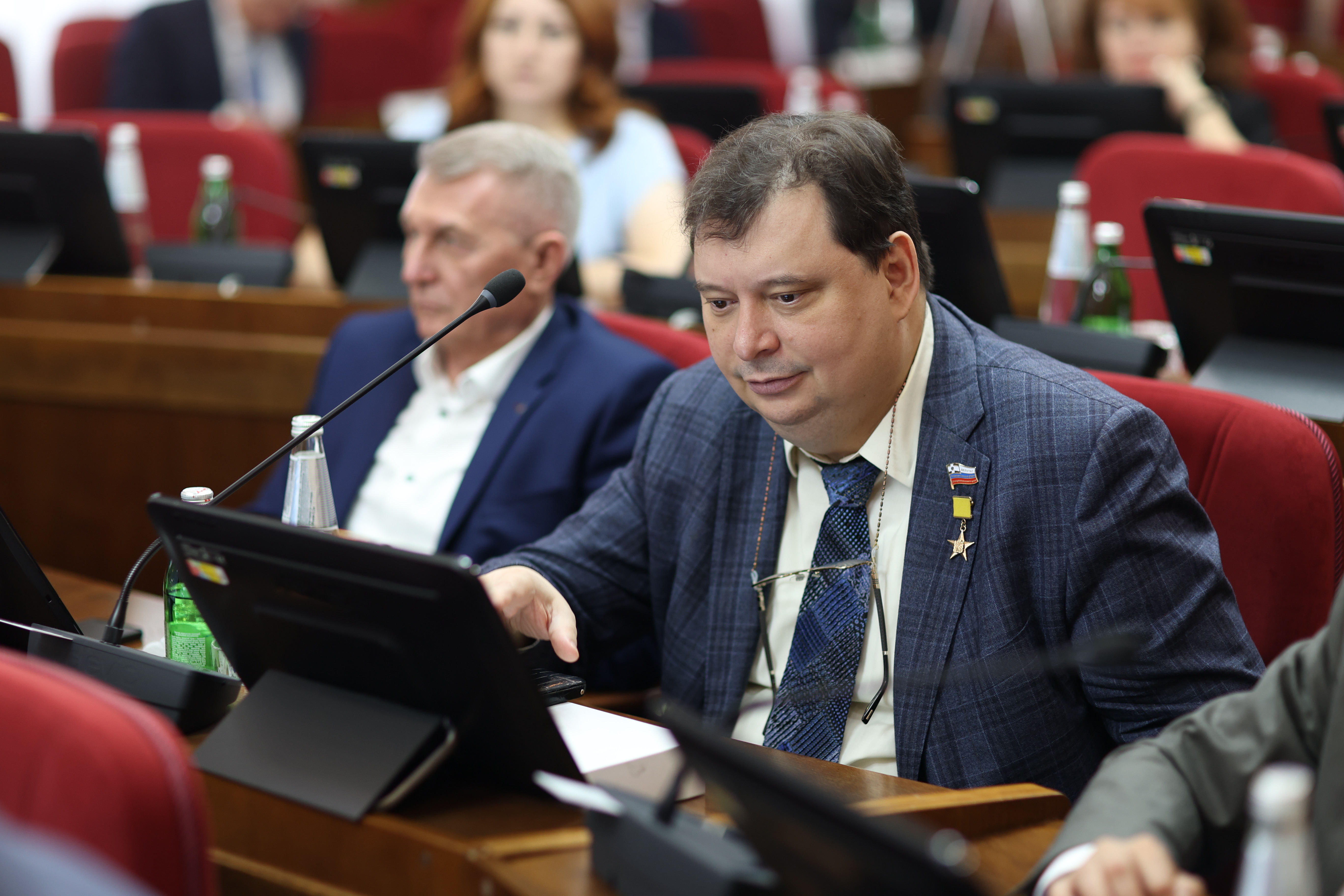 На октябрьском заседании Думы Ставрополья приняты изменения в ряд краевых законов