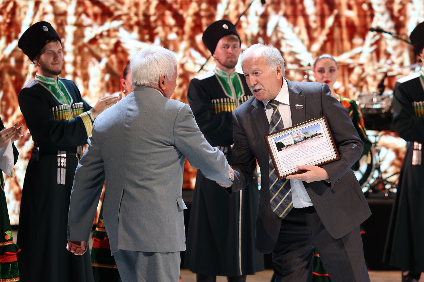 Николай Великдань наградил работников сельского хозяйства и перерабатывающей промышленности Ставрополья