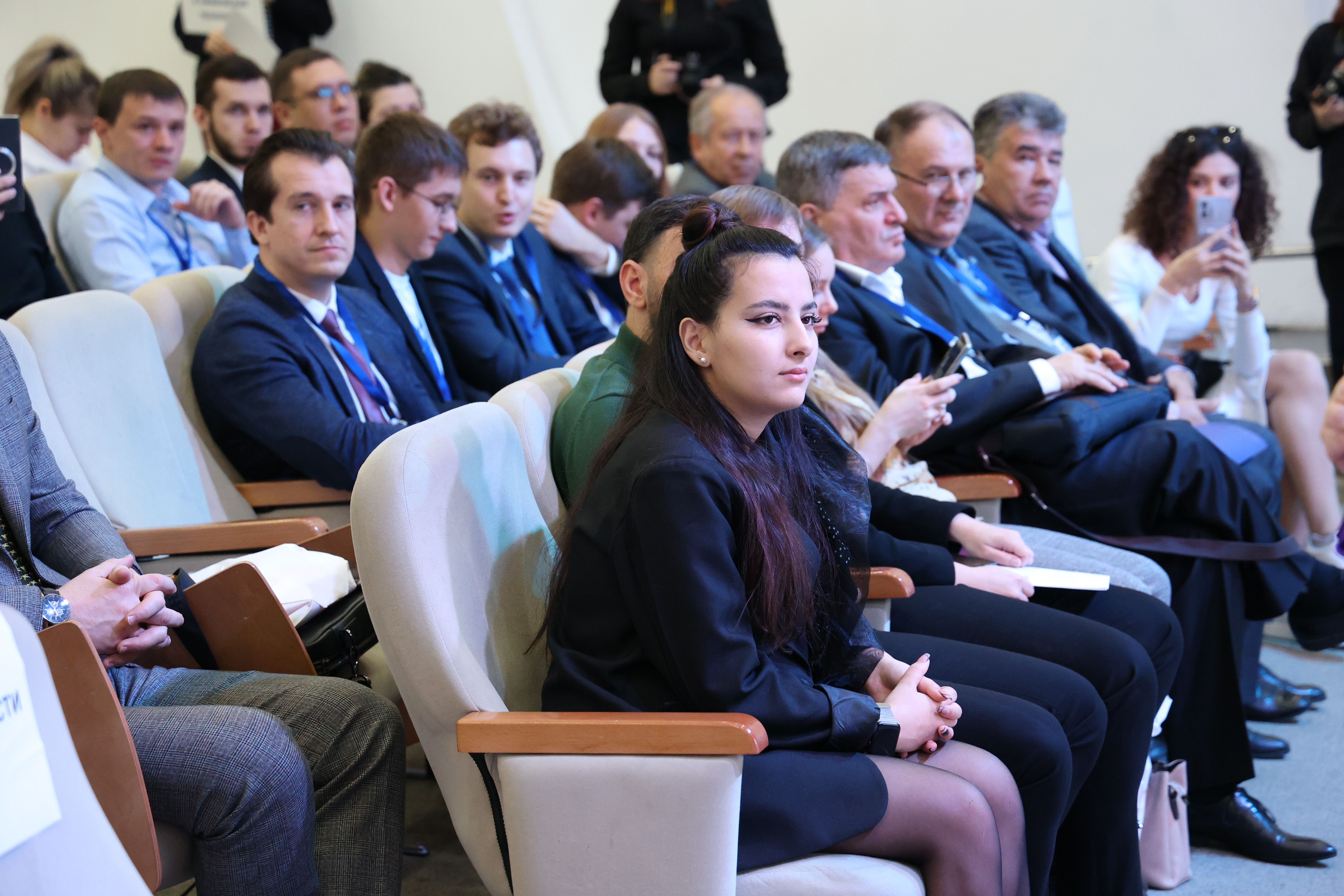Краевые депутаты поздравили финалистов Всероссийского конкурса «УМНИК»