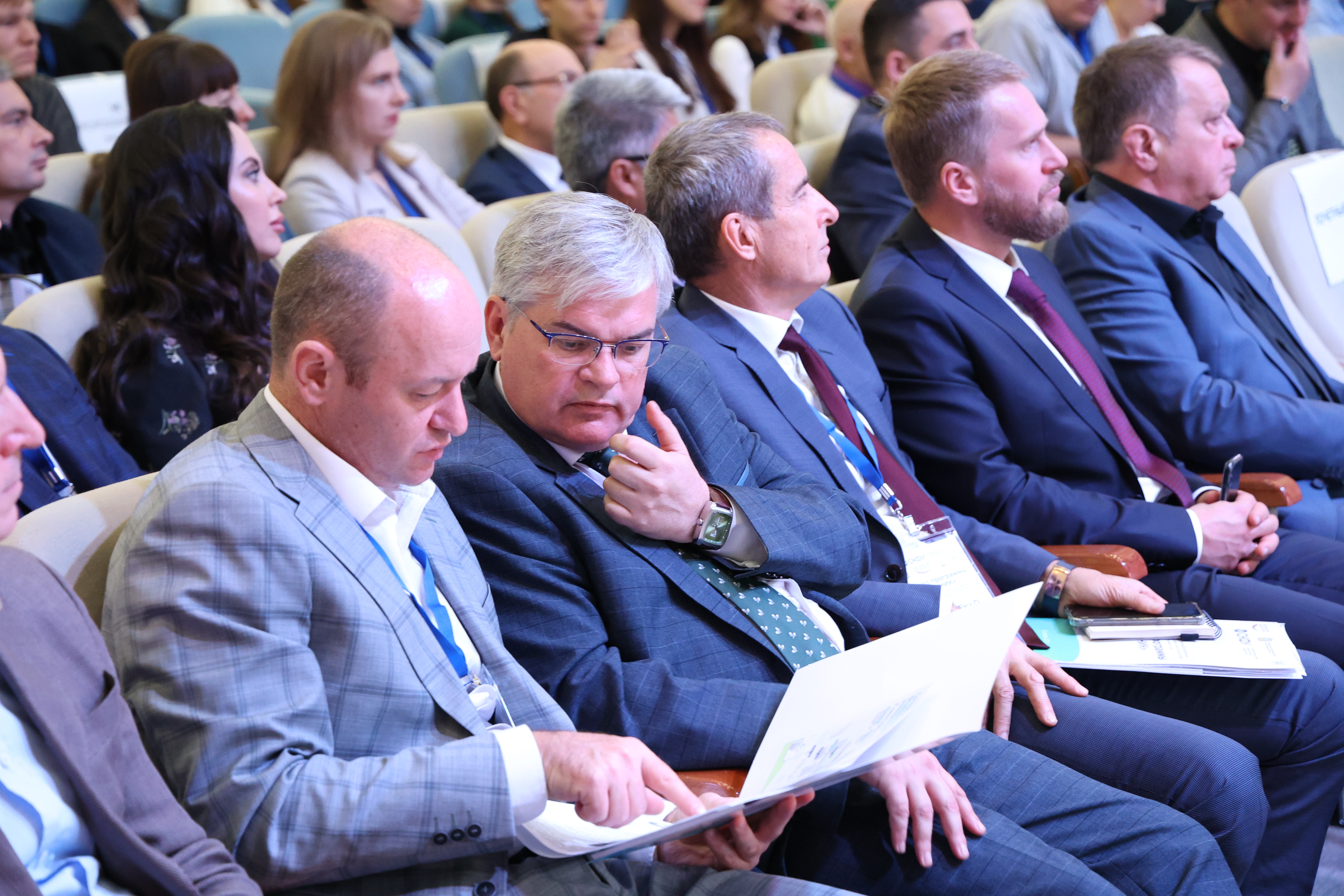 Краевые депутаты поздравили финалистов Всероссийского конкурса «УМНИК»