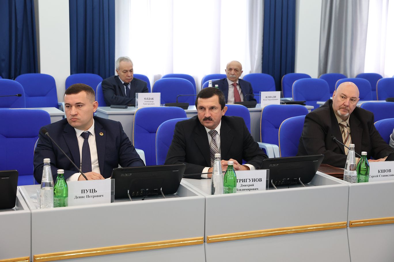 Краевые депутаты и представители непарламентских партий обсудили проект бюджета Ставрополья
