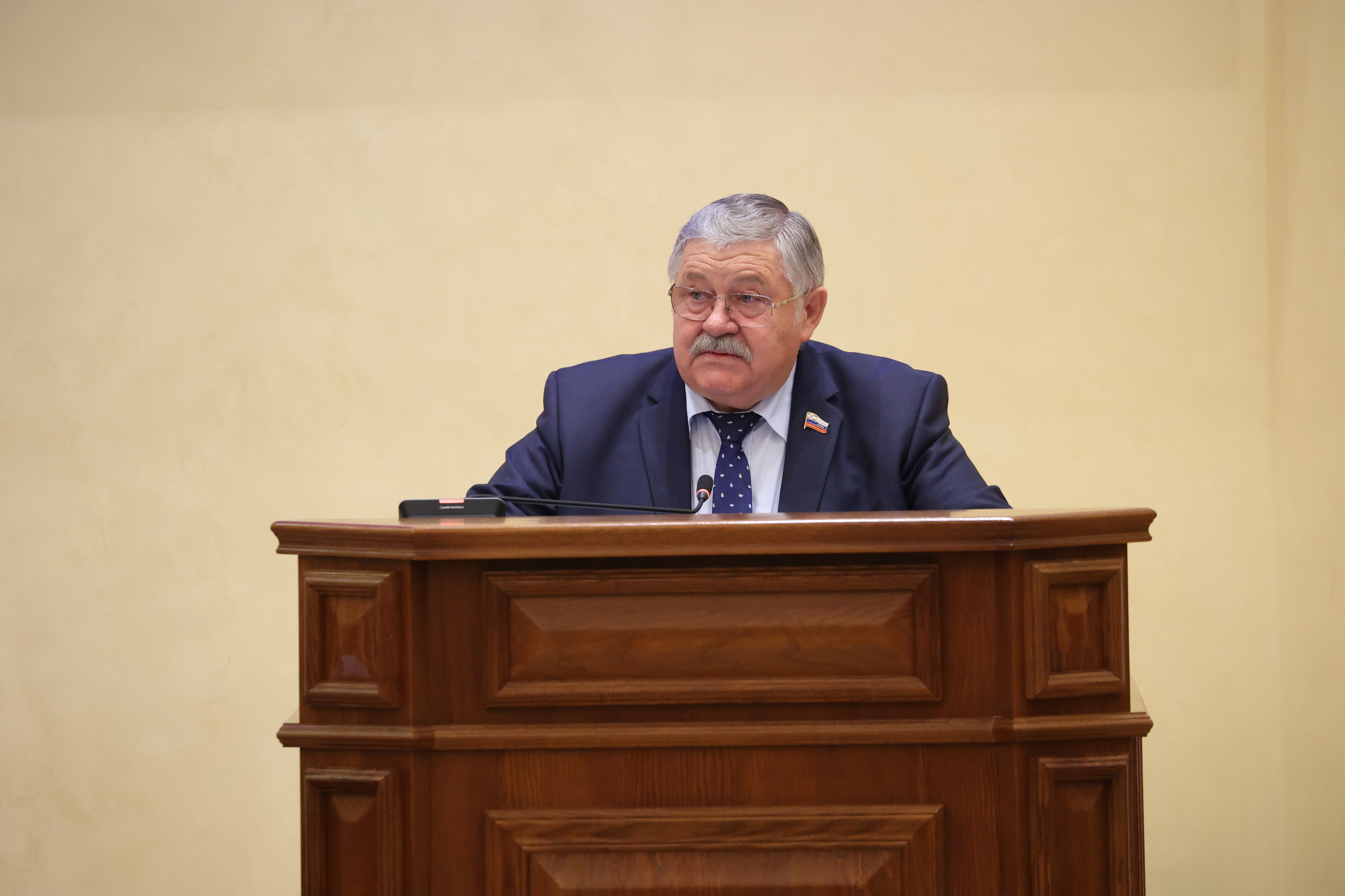 Николай Великдань вручил награды краевой Думы  лучшим юристам Ставрополья
