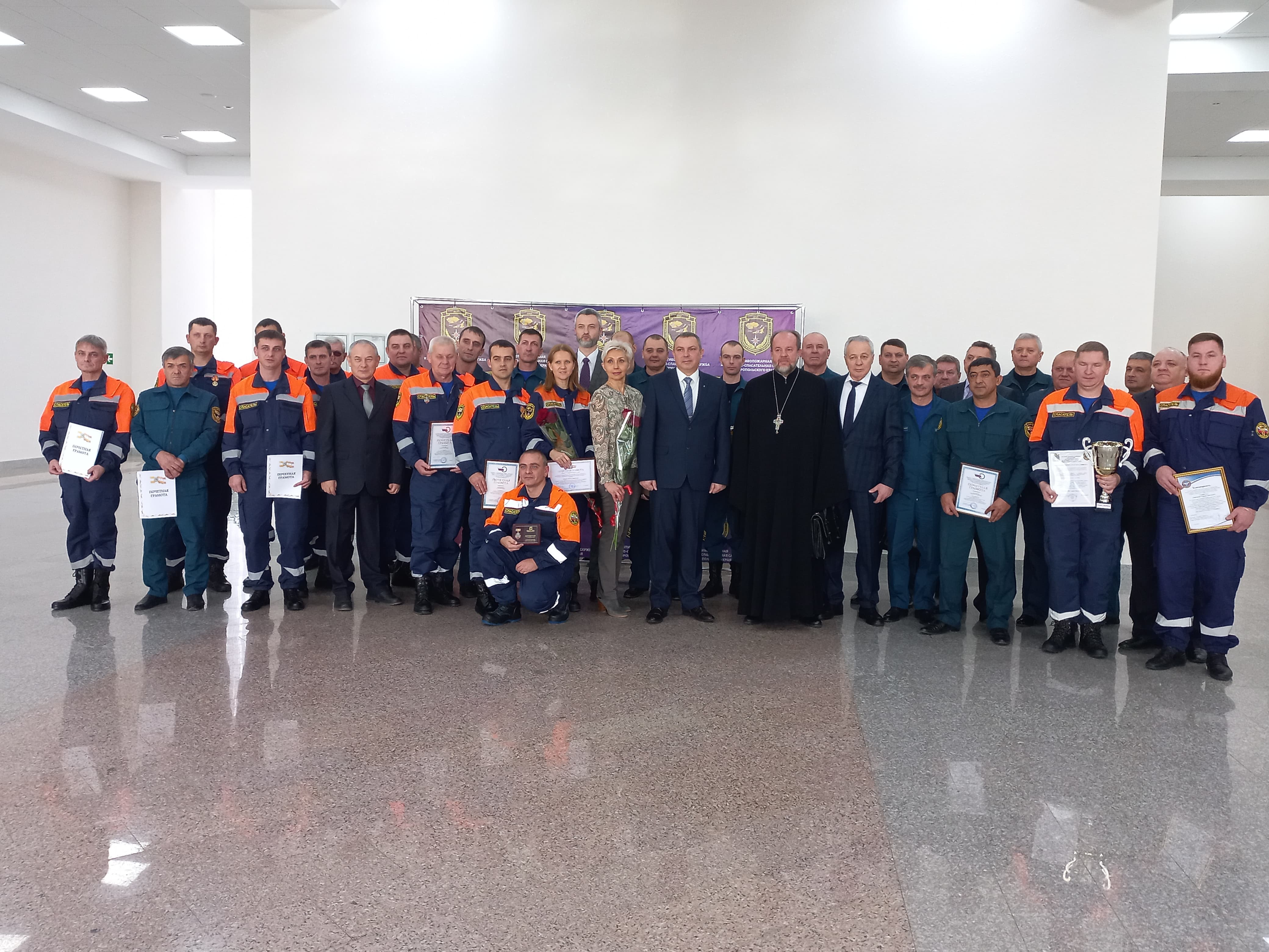 Лучшие сотрудники Противопожарной и аварийно-спасательной службы Ставрополья отмечены краевыми наградами