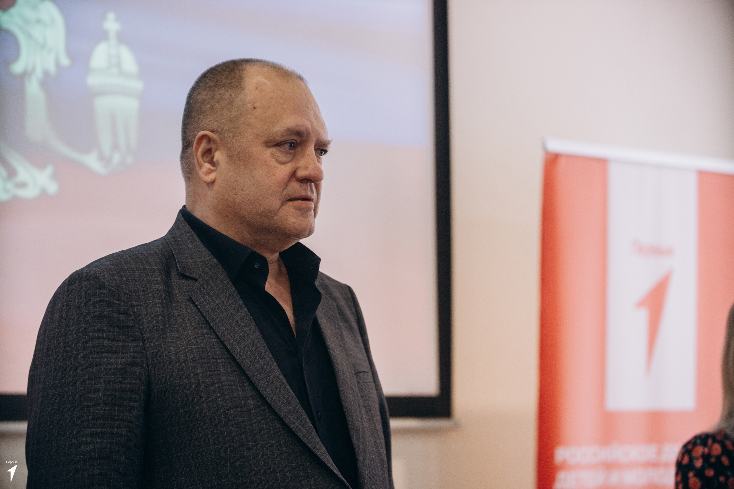 Депутат Сергей Шевелев вручил паспорта юным участникам  «Движения первых»