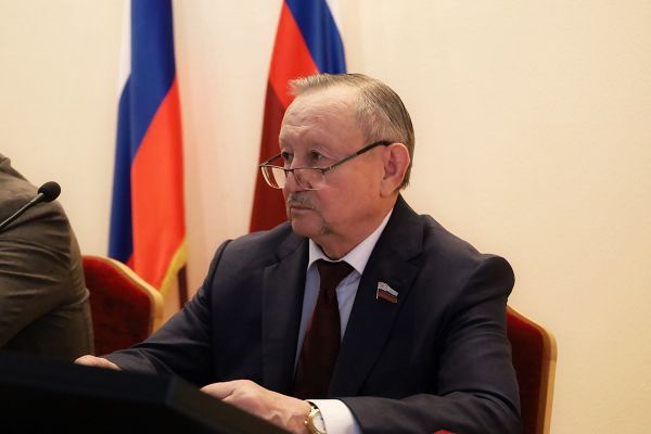 Краевые депутаты обсудили вопросы патриотического воспитания