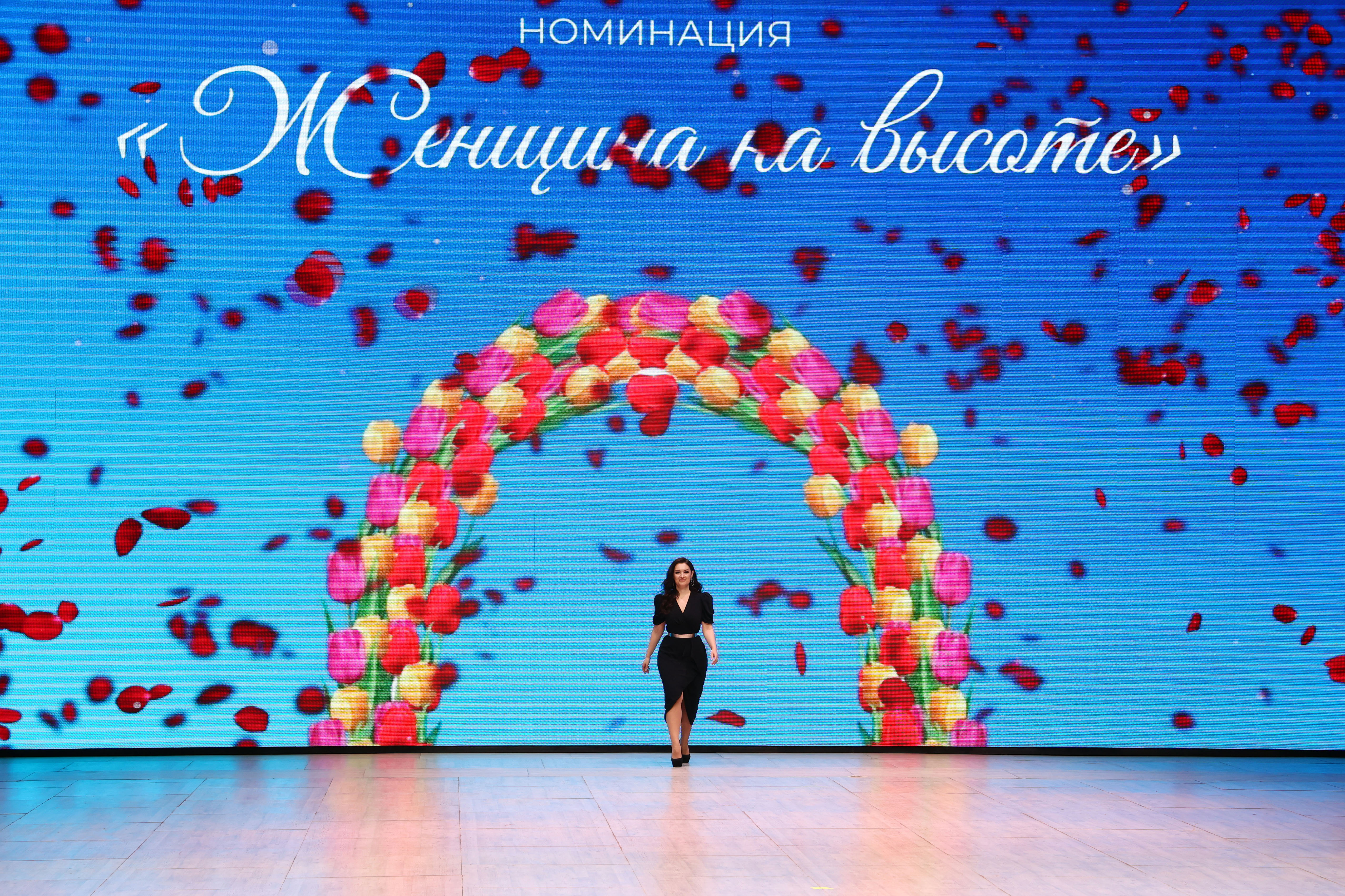 Дмитрий Судавцов наградил участниц конкурса «Женщина года города Ставрополя»