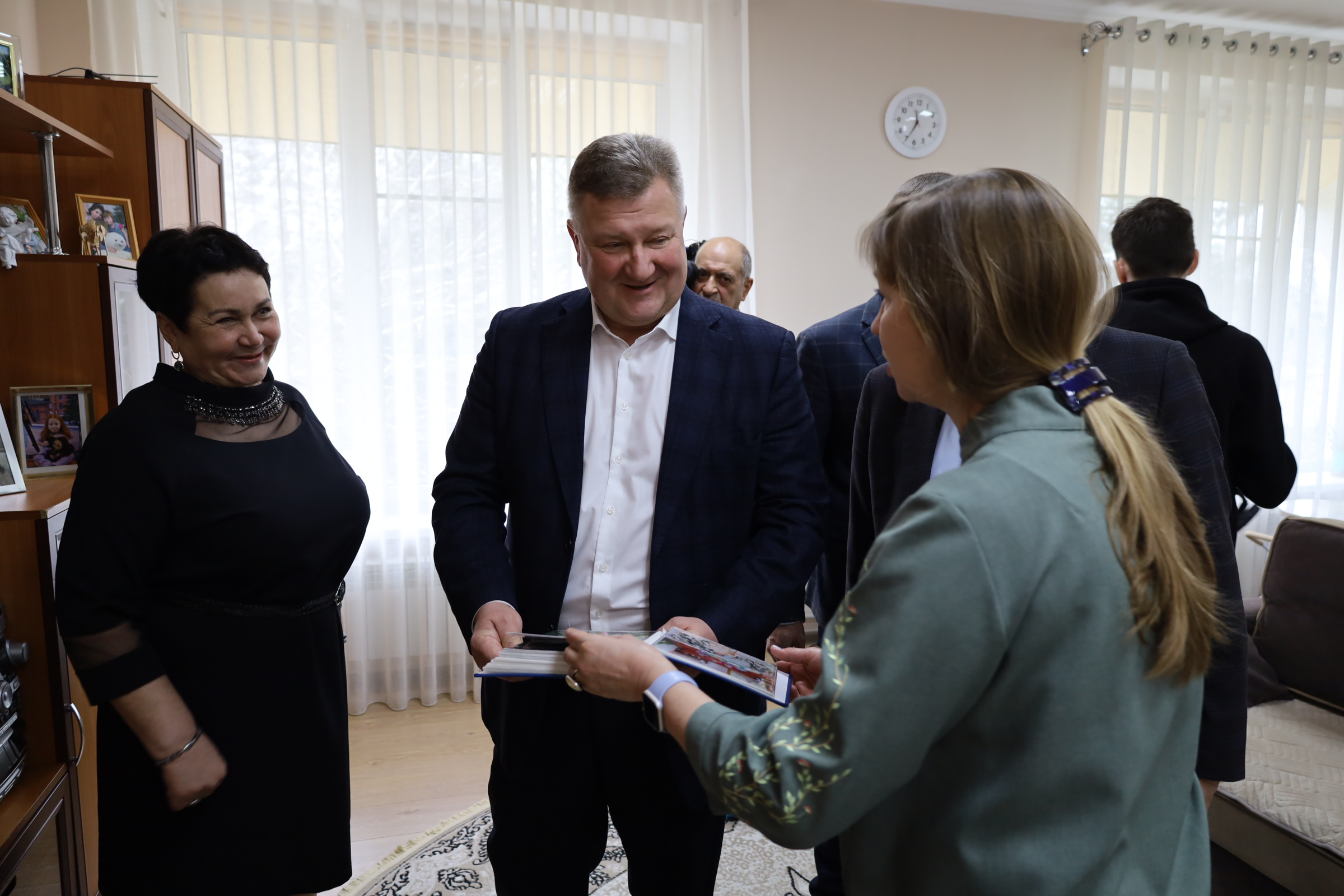Краевые депутаты изучили вопросы социальной адаптации воспитанников детских домов