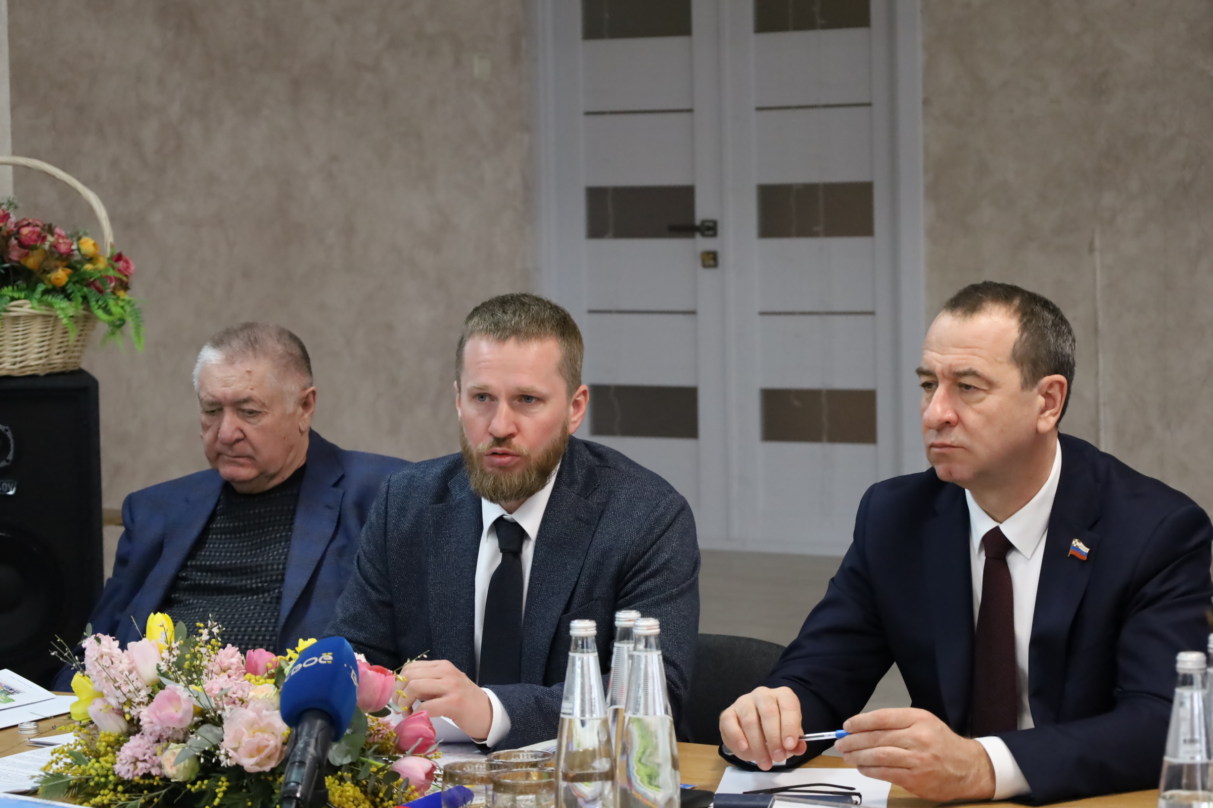 Краевые депутаты изучили вопросы социальной адаптации воспитанников детских домов