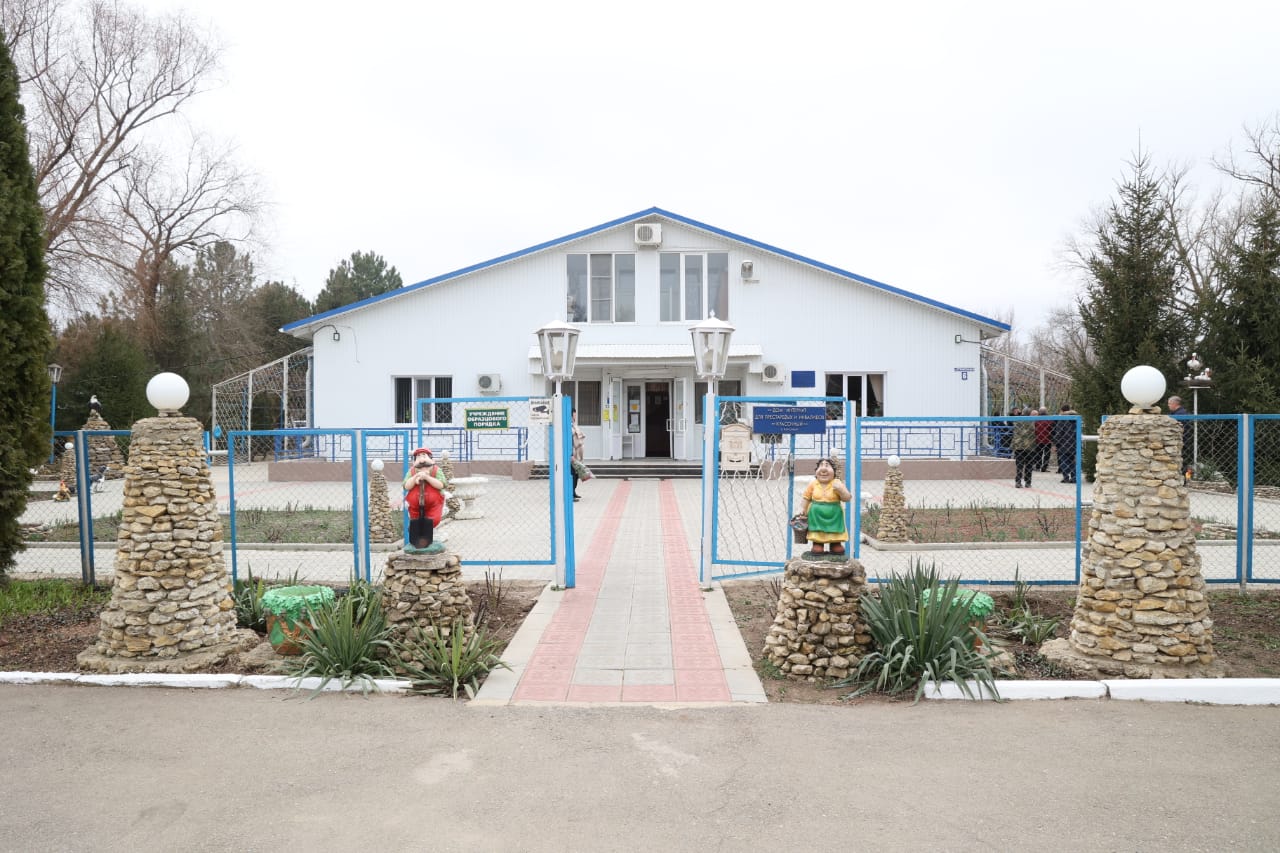 Николай Великдань посетил социальные объекты в поселке Красочном Ипатовского округа