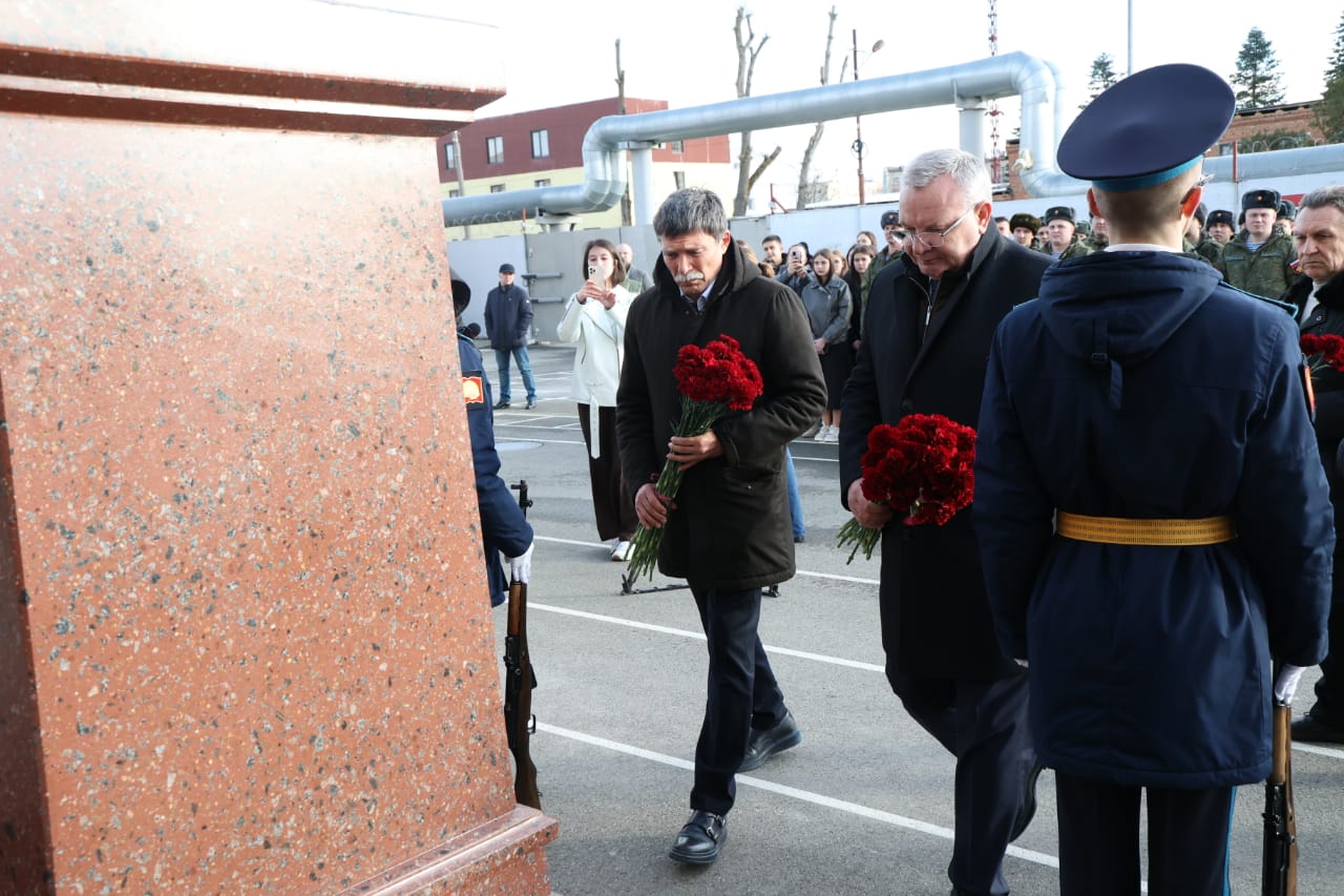 Памятник Герою России Никите Гусеву открыт в Ставрополе