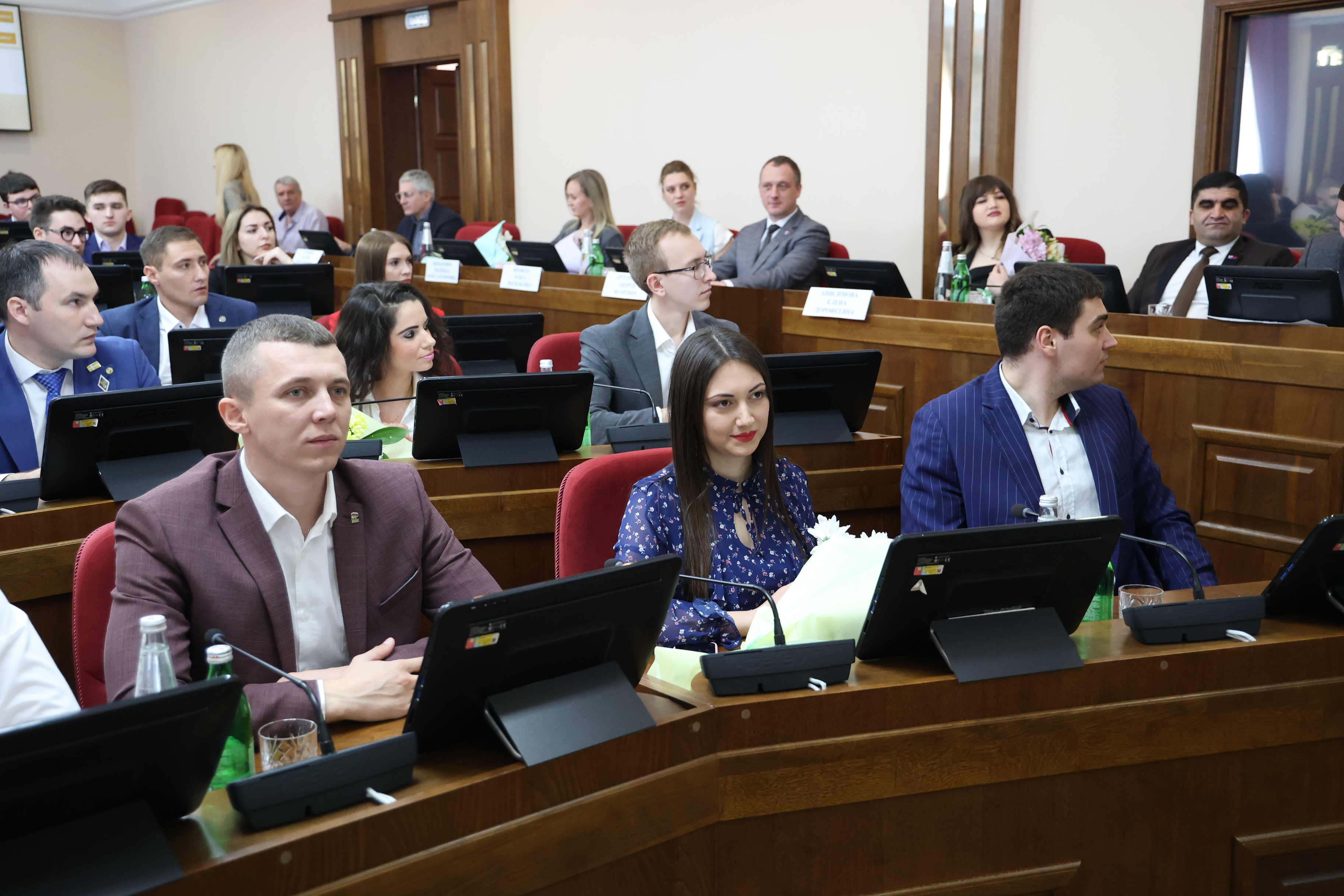 Молодые законодатели подвели итоги работы Молодежного парламента