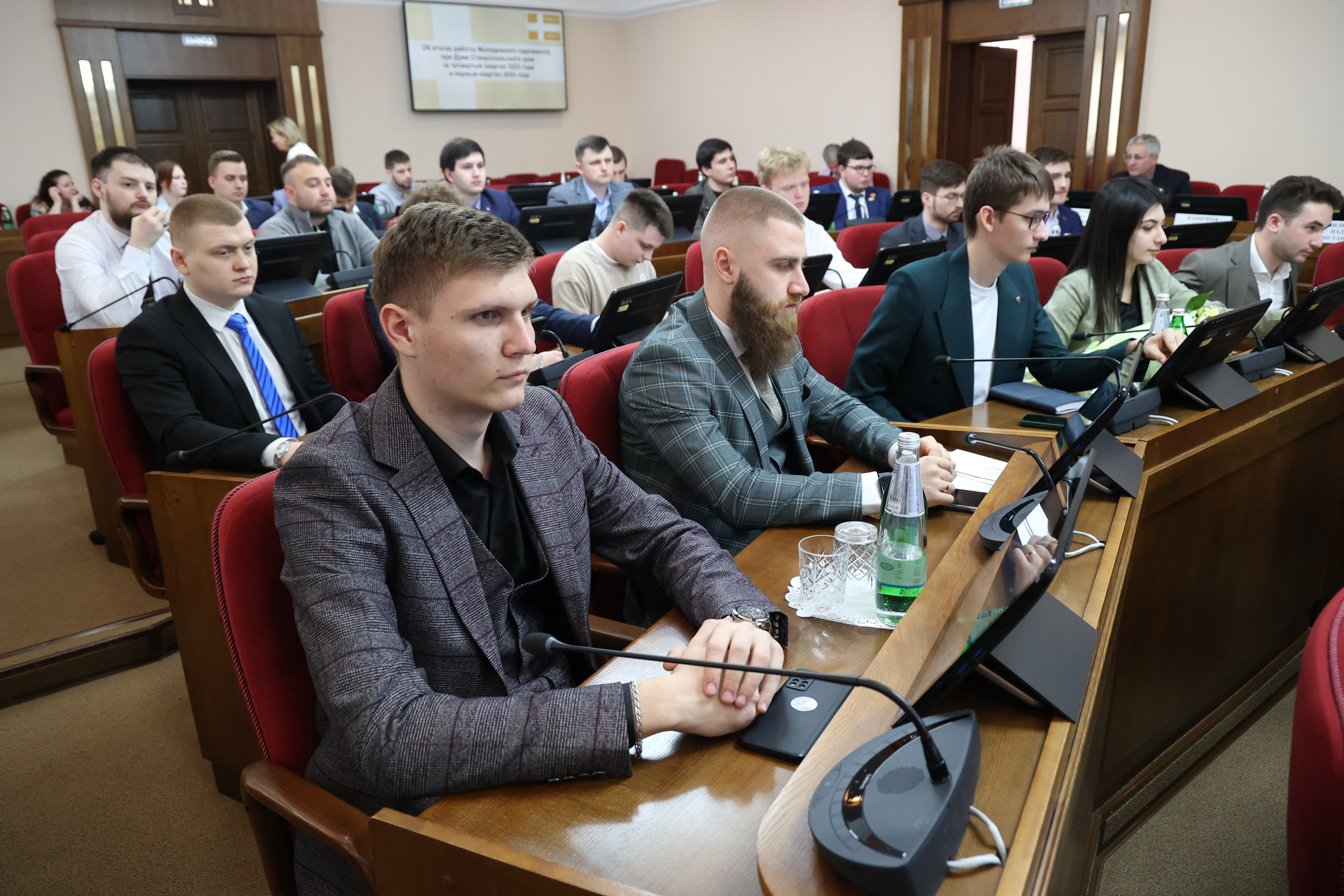 Молодые законодатели подвели итоги работы Молодежного парламента