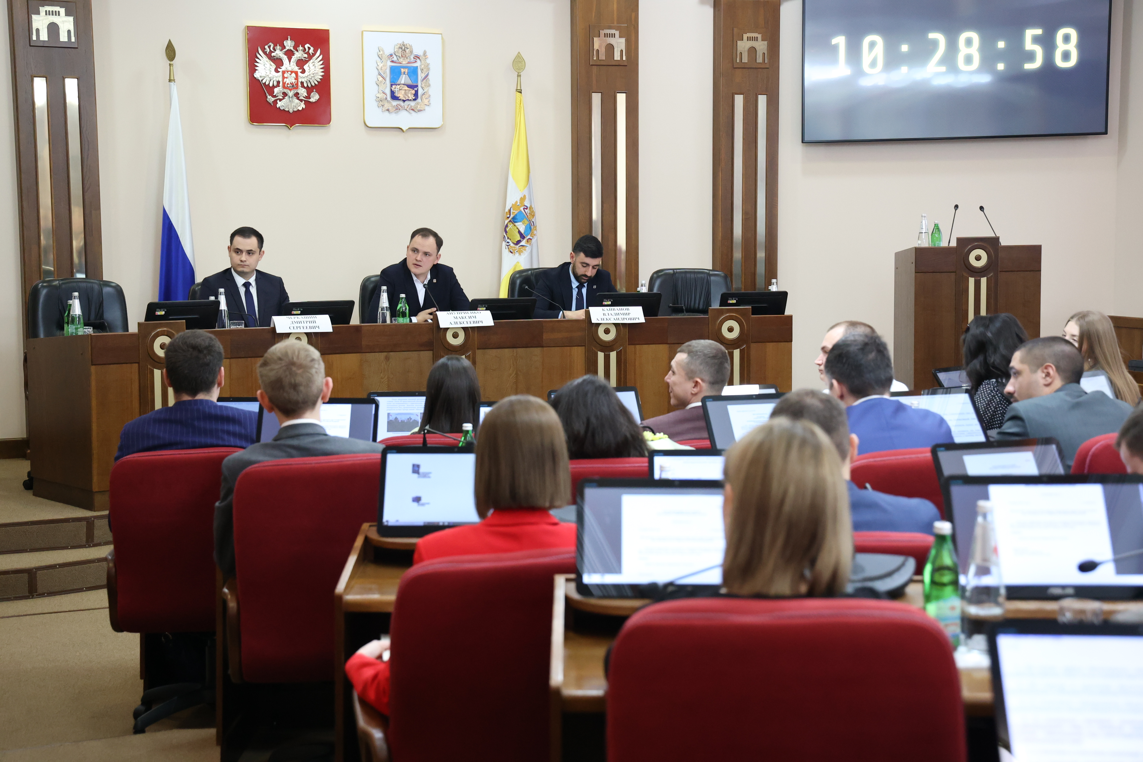 Молодые законодатели подвели итоги работы Молодежного парламента