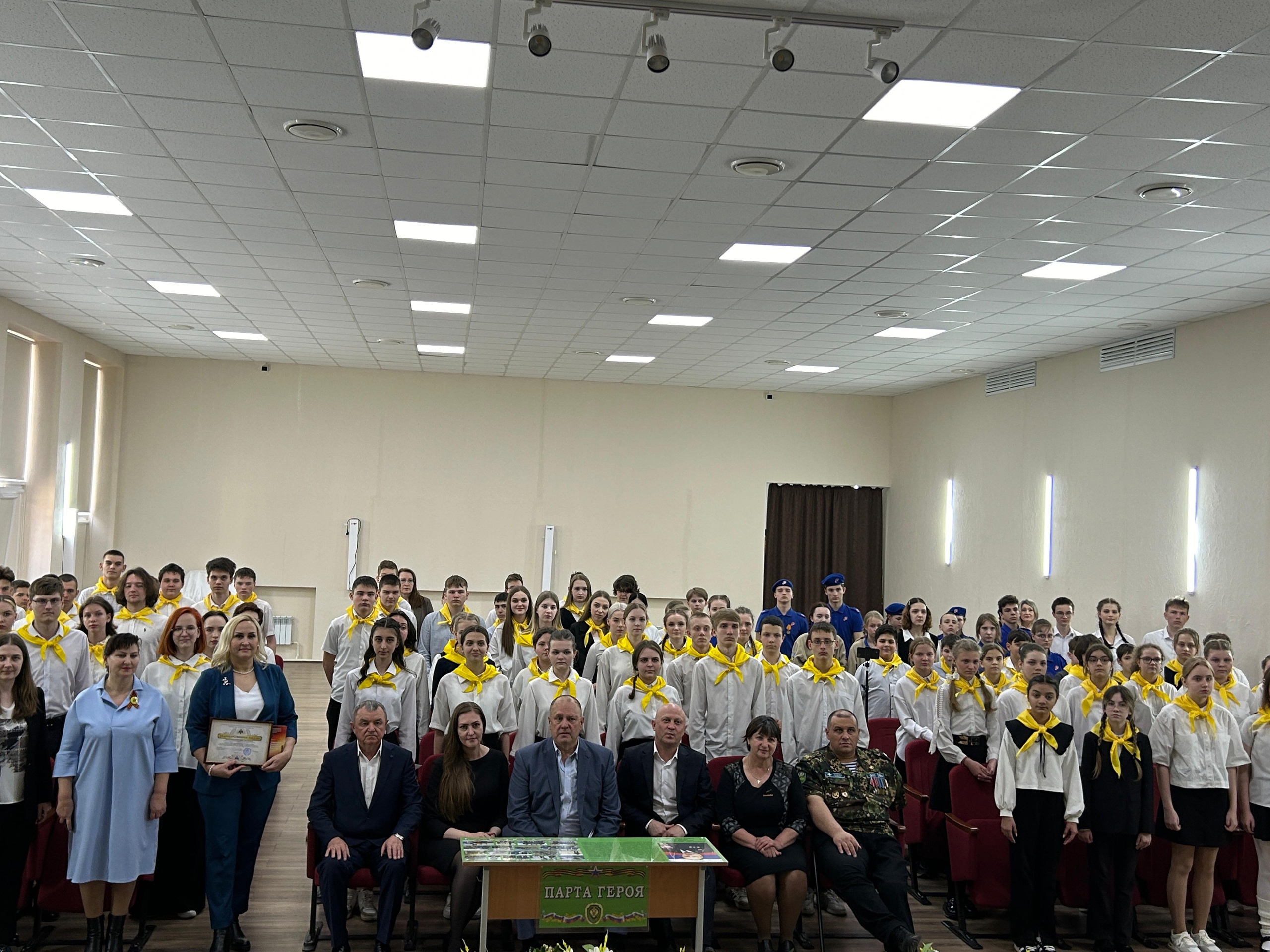 Парта Героя, посвященная депутату краевой Думы Сергею Шевелеву, установлена в одной из школ Ставрополя