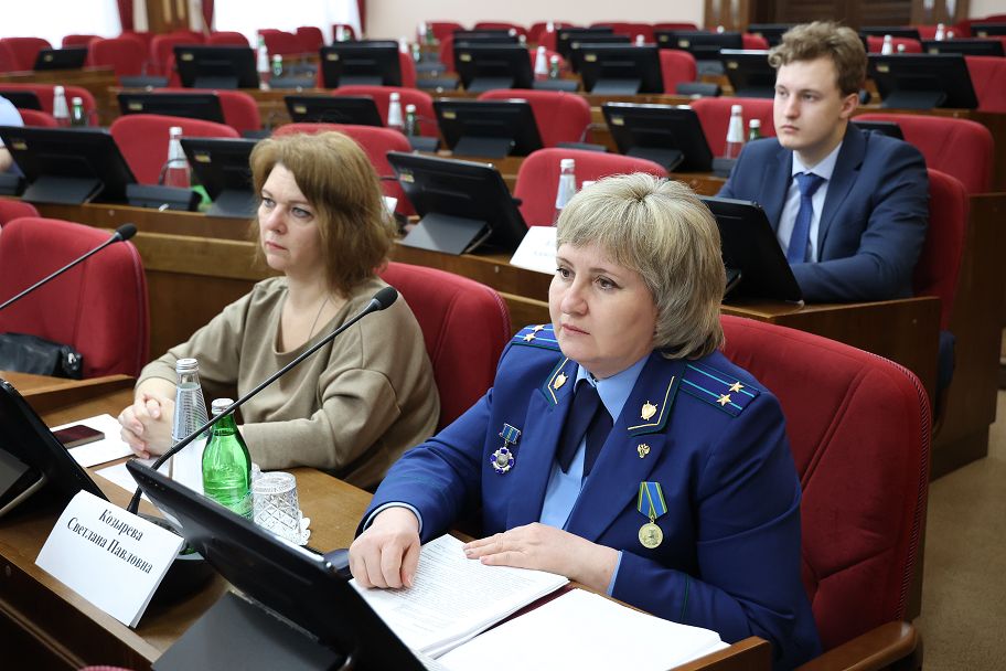 Краевые депутаты намерены ограничить розничную продажу несовершеннолетним товаров, содержащих сжиженный углеводородный газ