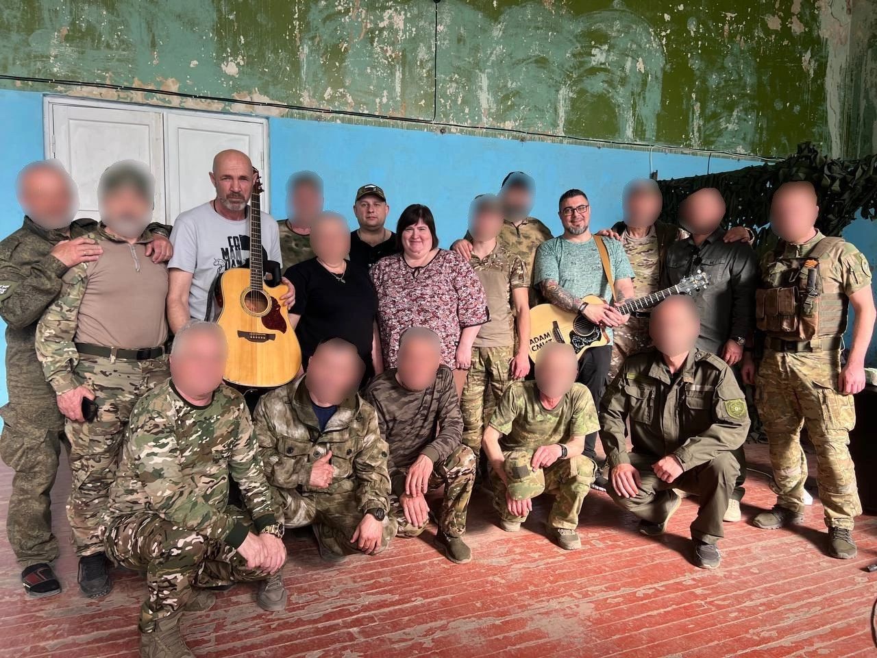 Любовь Хенкина передала землякам – участникам СВО подарки, собранные волонтерами