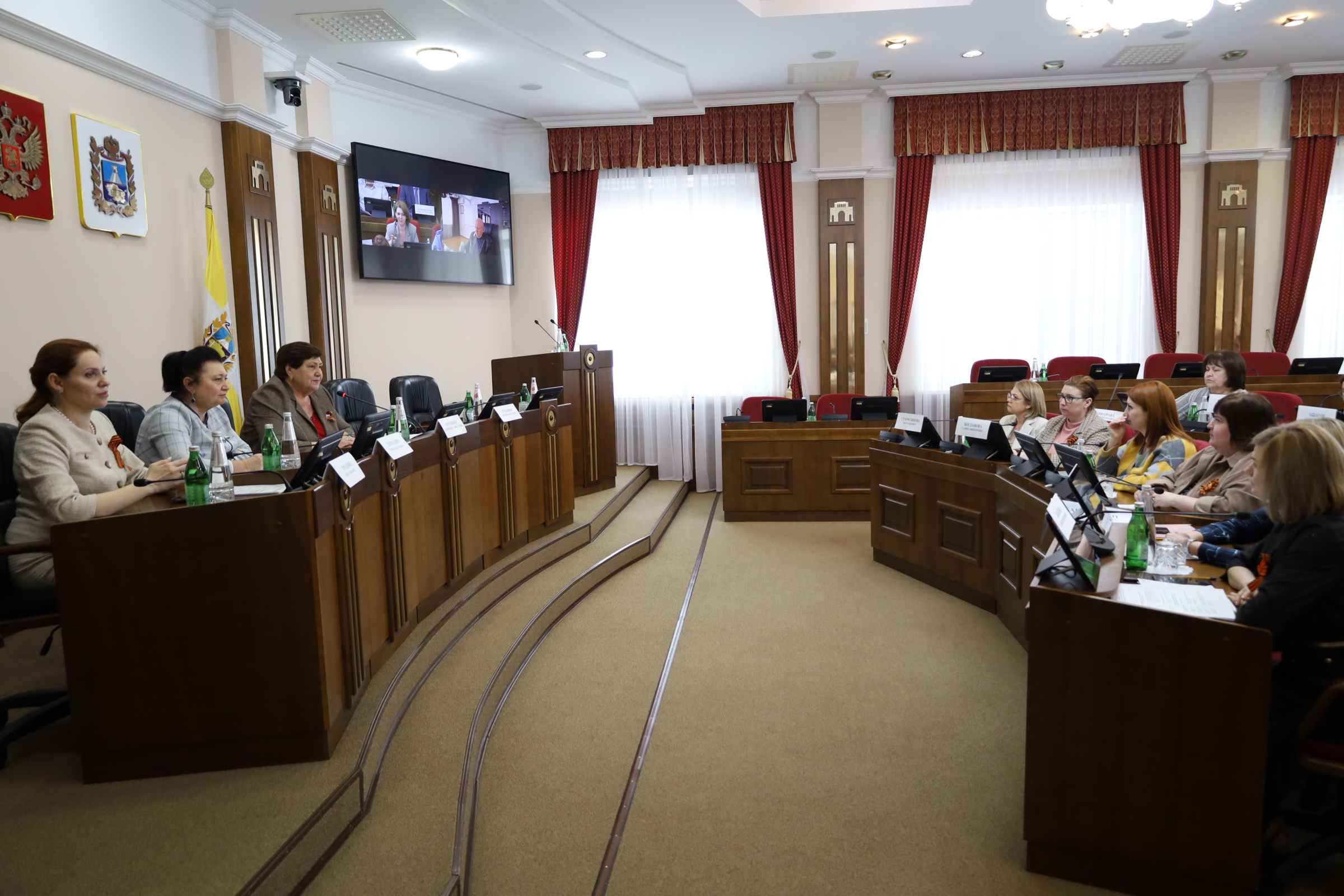 В краевой Думе идет работа над внесением изменений в законы о дополнительных мерах поддержки отдельных категорий ставропольцев