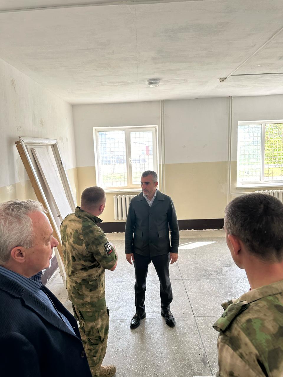 Краевые депутаты передали военнослужащим оборудование и строительные материалы