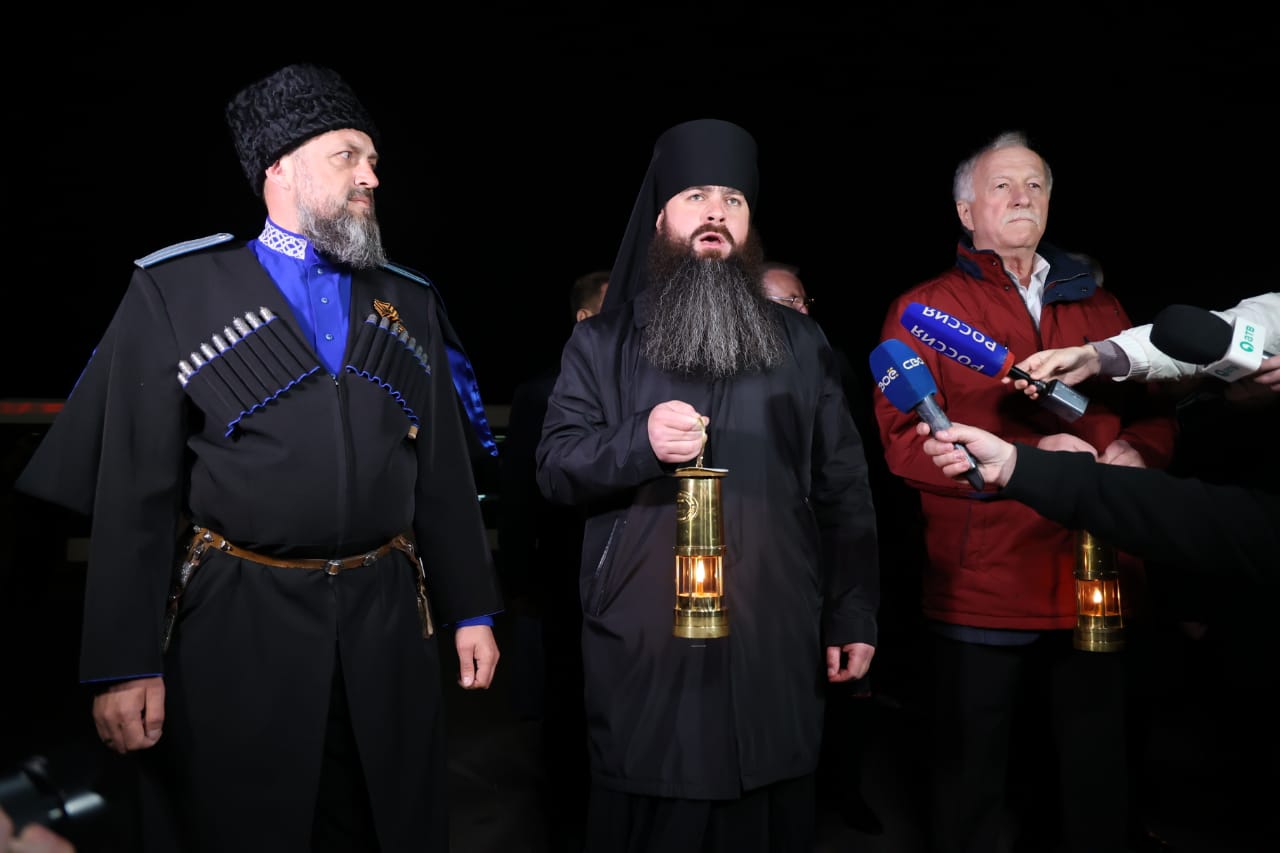 Николай Великдань доставил частицу Благодатного огня в храм Ипатовского округа