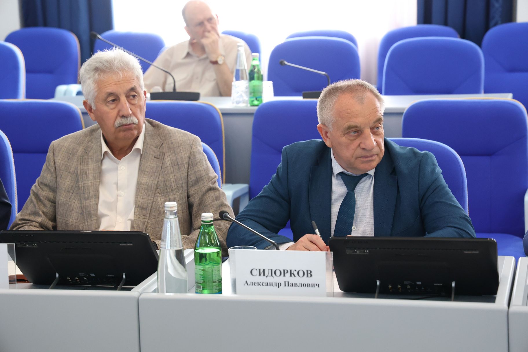 В краевой Думе обсуждают исполнение депутатских наказов