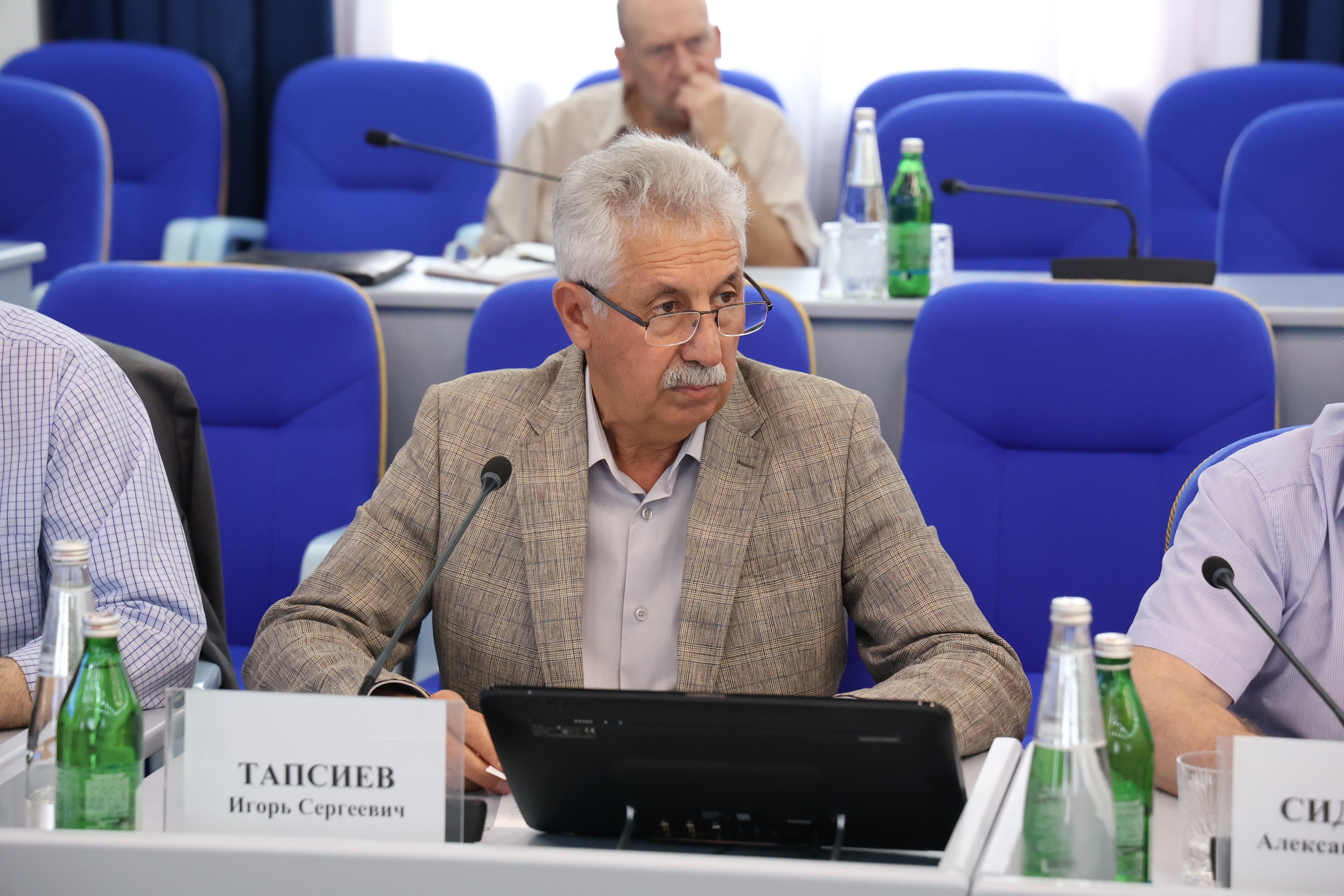 Депутаты работают над законопроектами, которые рассмотрят на очередном заседании Думы