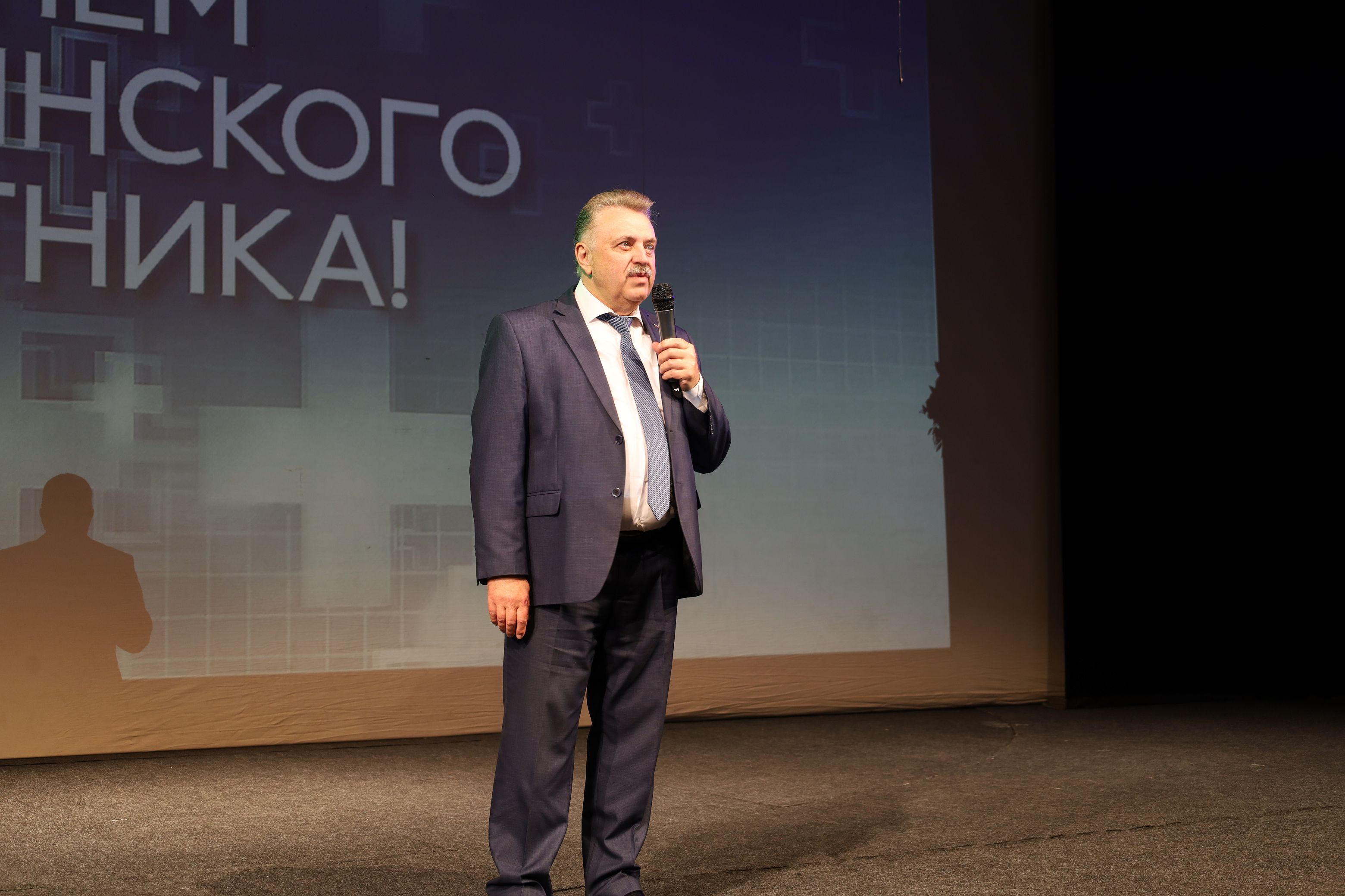 Депутаты краевой Думы поздравили медицинских работников с наступающим профессиональным праздником