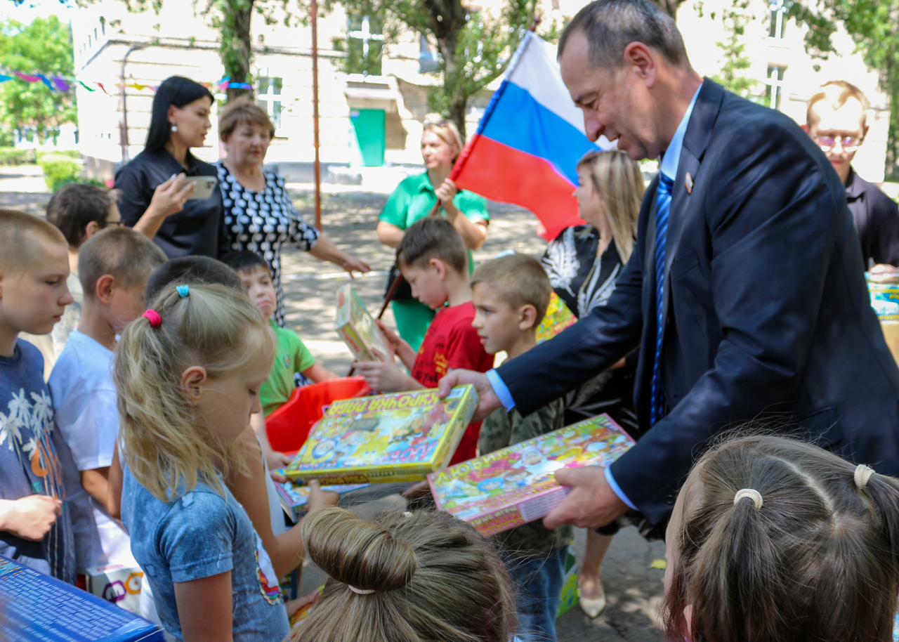Краевые депутаты передали гуманитарную помощь участникам СВО