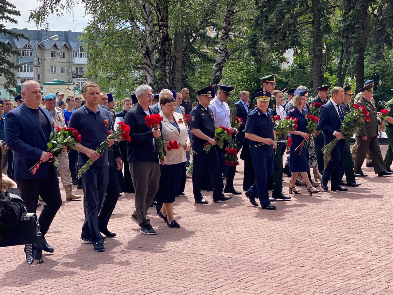 Депутаты Думы Ставрополья возложили цветы к мемориалу «Вечная слава»