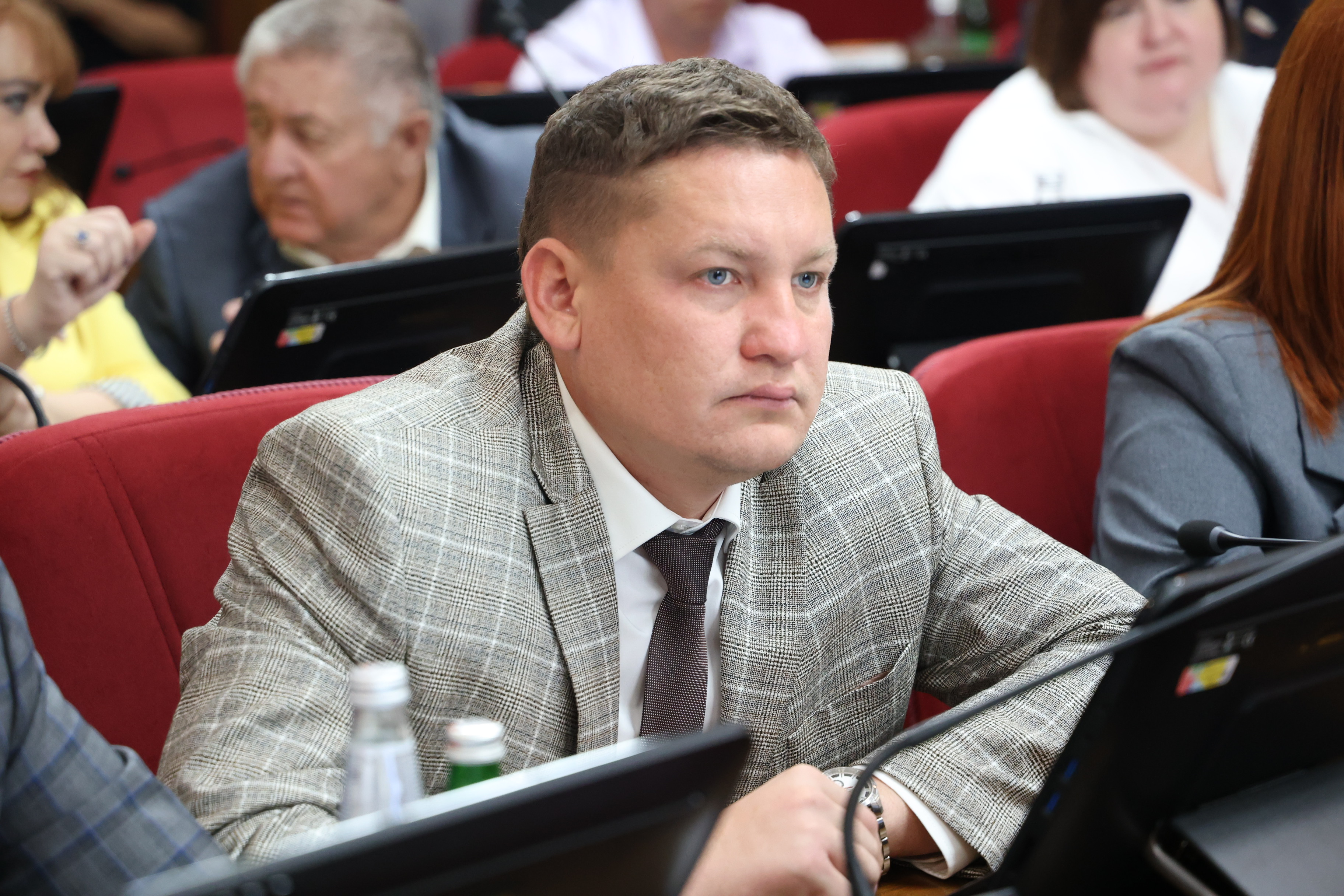 Приняты поправки в краевой закон в сфере соцподдержки детей-сирот