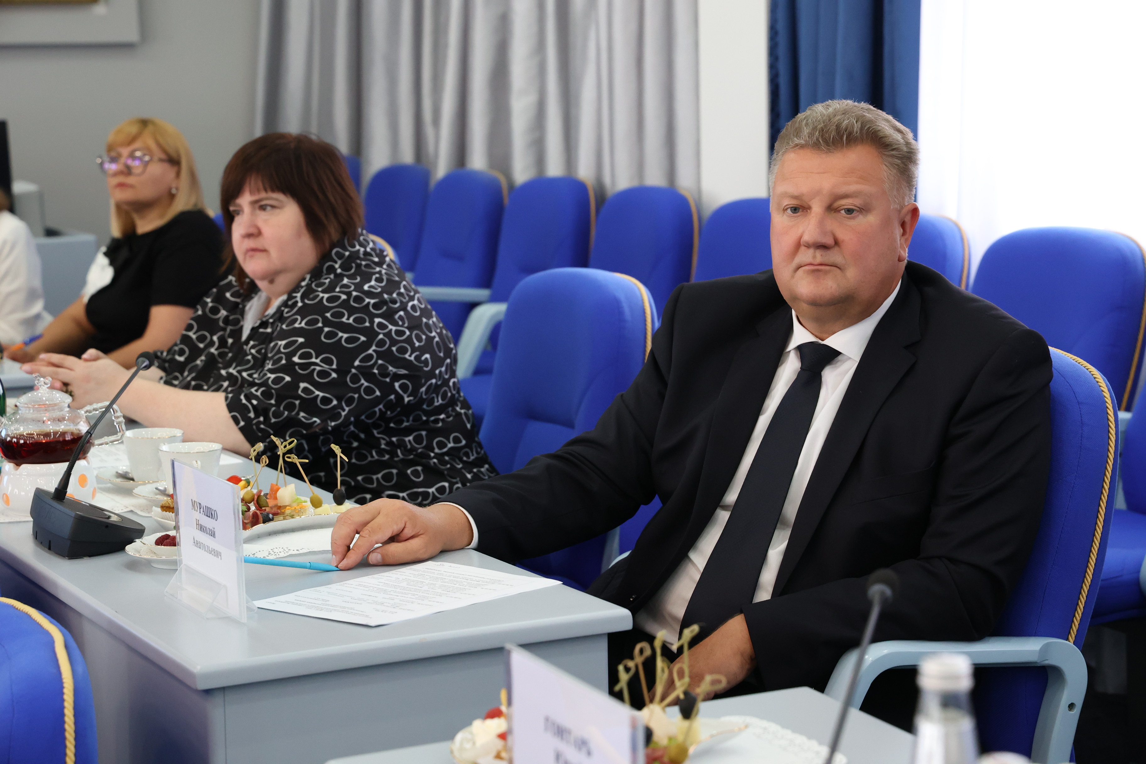 Федеральные и краевые депутаты обсудили актуальные проблемы предоставления мер социальной поддержки гражданам
