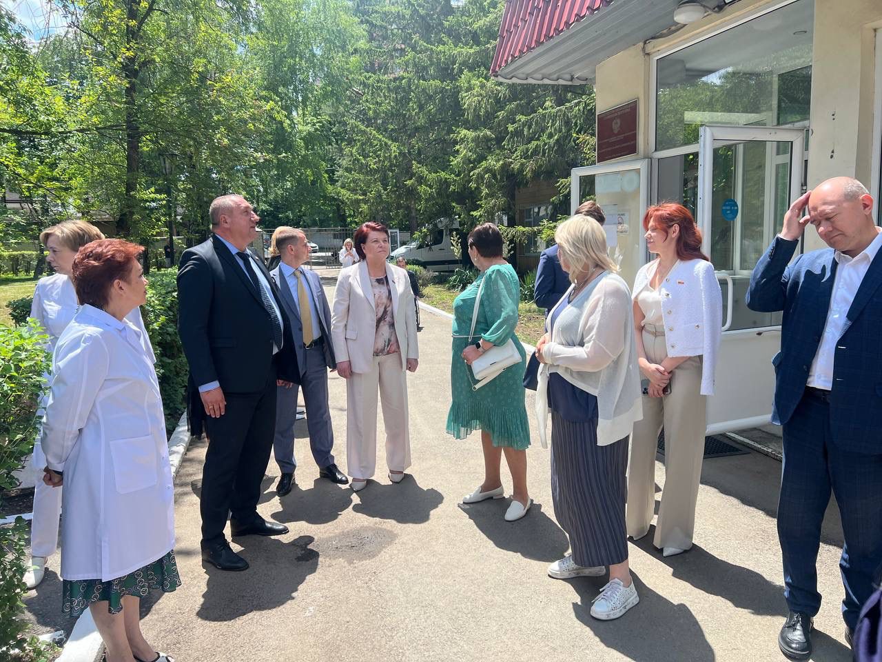 Федеральные и краевые депутаты обсудили актуальные проблемы предоставления мер социальной поддержки гражданам