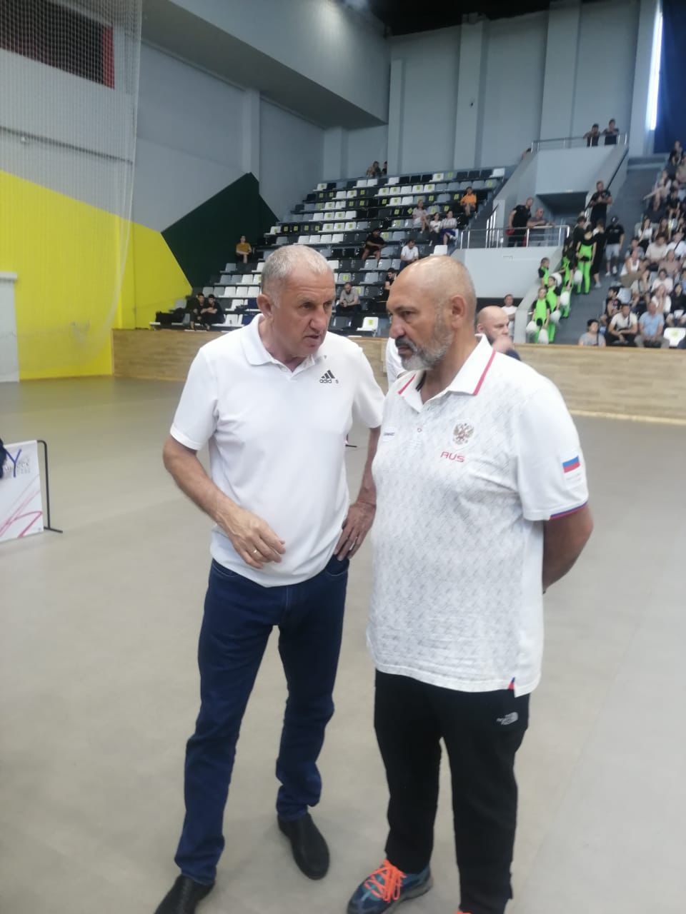 Игорь Андрющенко вручил ставропольской команде кубок победителей Всероссийских соревнований по боксу