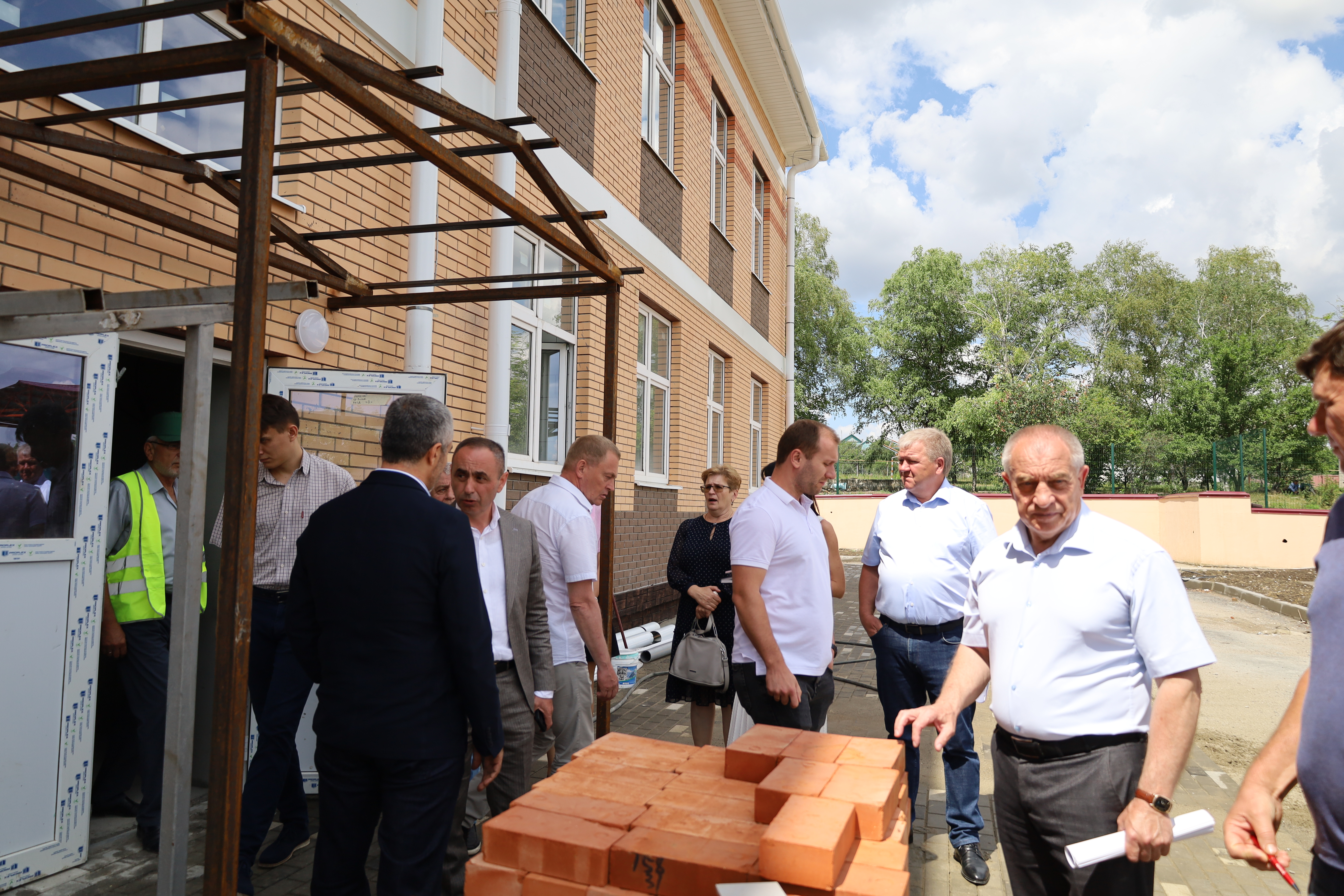Законодатели держат на контроле завершение строительства детского сада в селе Новоблагодарном