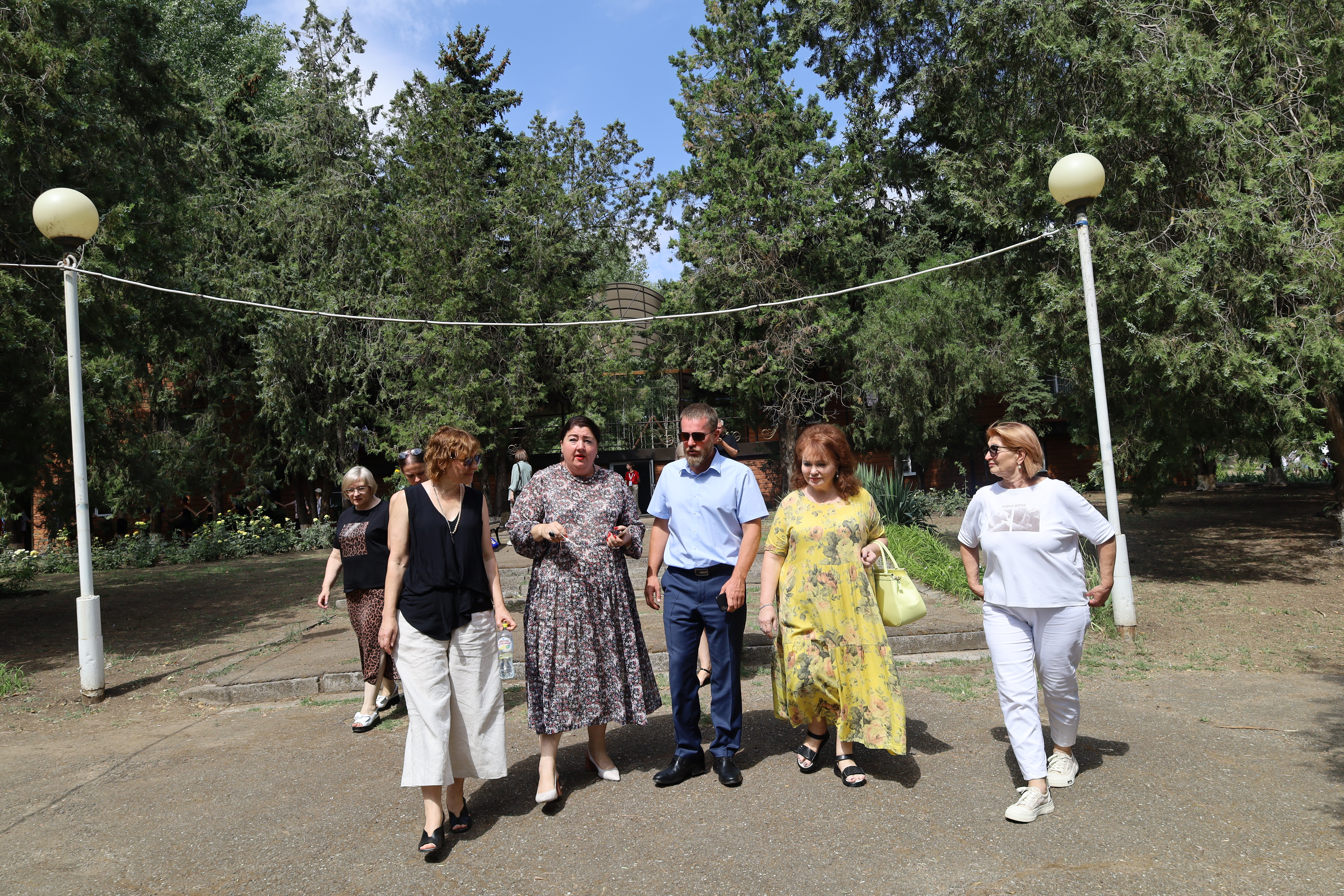 Состояние сферы детского отдыха и оздоровления в загородных и пришкольных лагерях оценили краевые законодатели