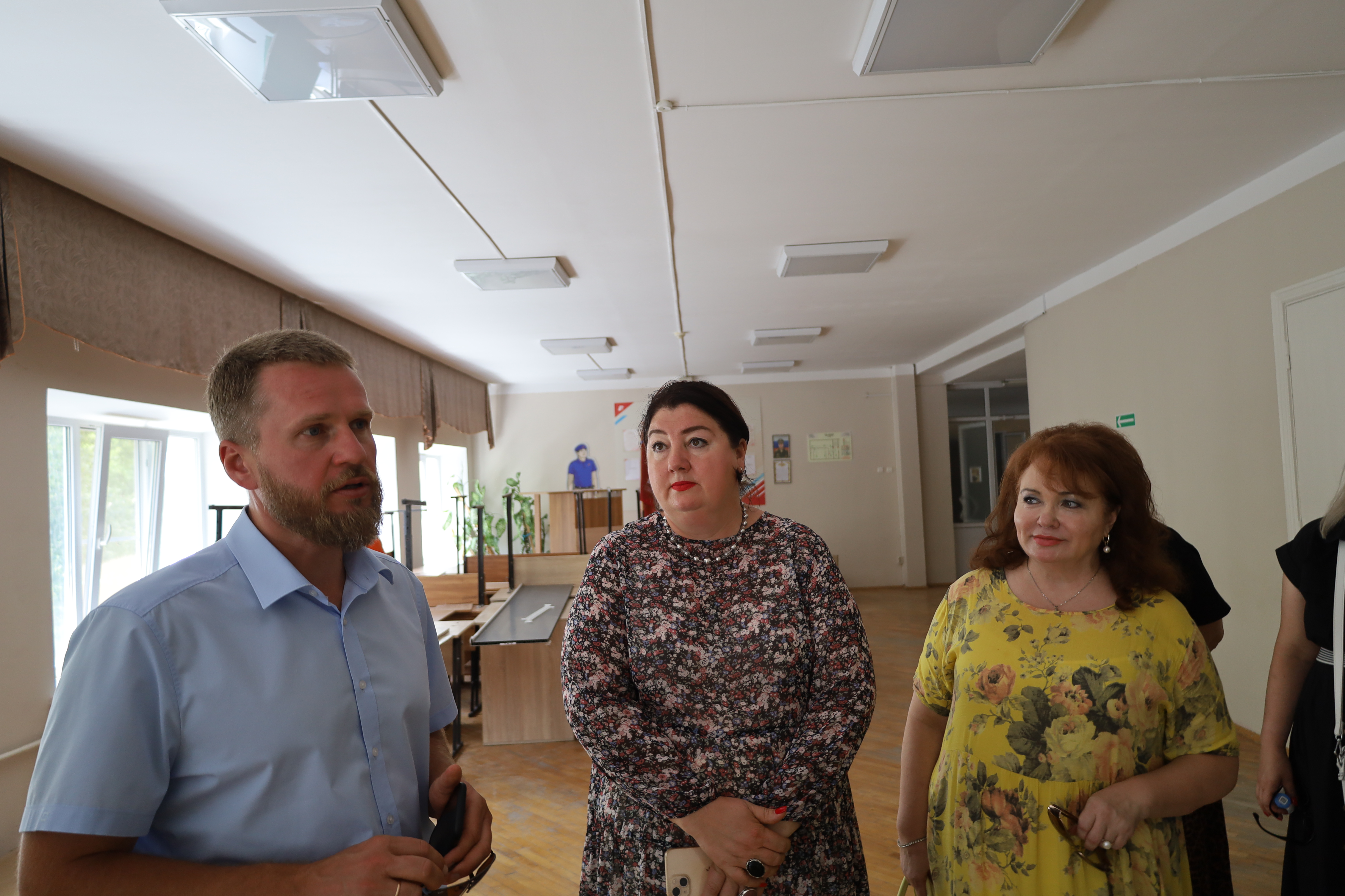 Состояние сферы детского отдыха и оздоровления в загородных и пришкольных лагерях оценили краевые законодатели